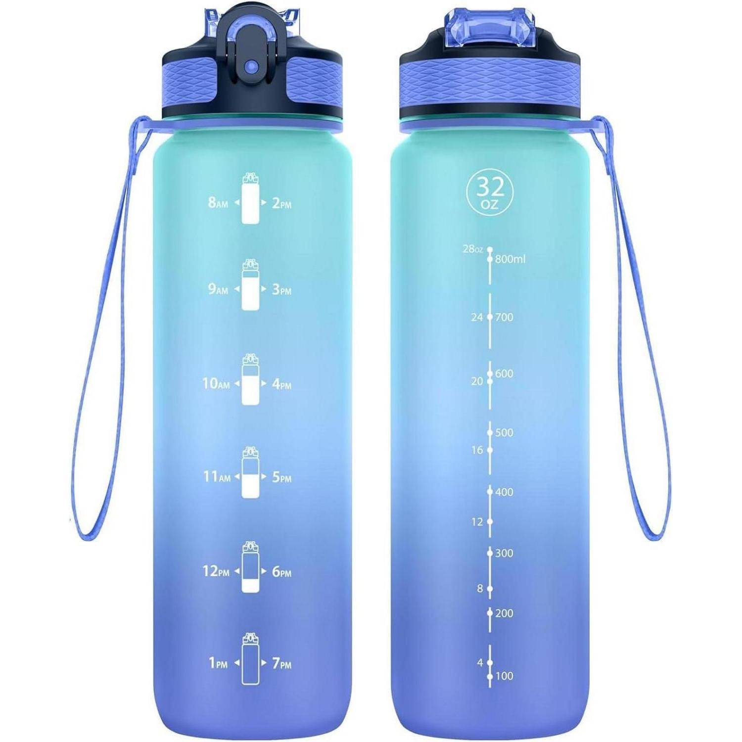 Zwei Wasserflaschen in Blau-Verlaufsfarben mit Messskalen und einer Kapazität von 32 Unzen. Eine zeigt Zeitmarkierungen; die andere zeigt Unzen und Milliliter.