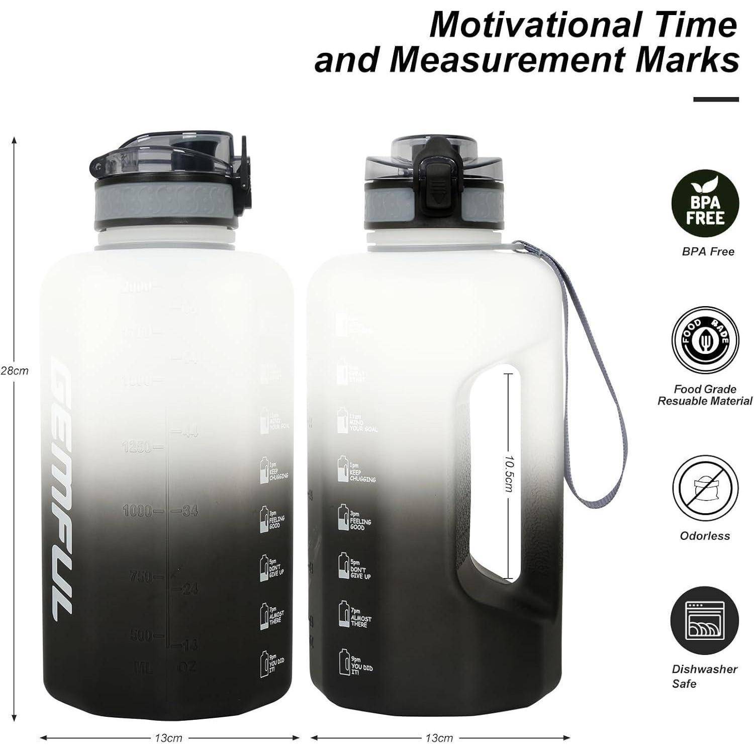 Zwei durchscheinende Wasserflaschen mit Zeitmarkierungen, motivierendem Text und Messskalen. Merkmale sind BPA-frei, geruchsneutral und geschirrspülmaschinengeeignet.