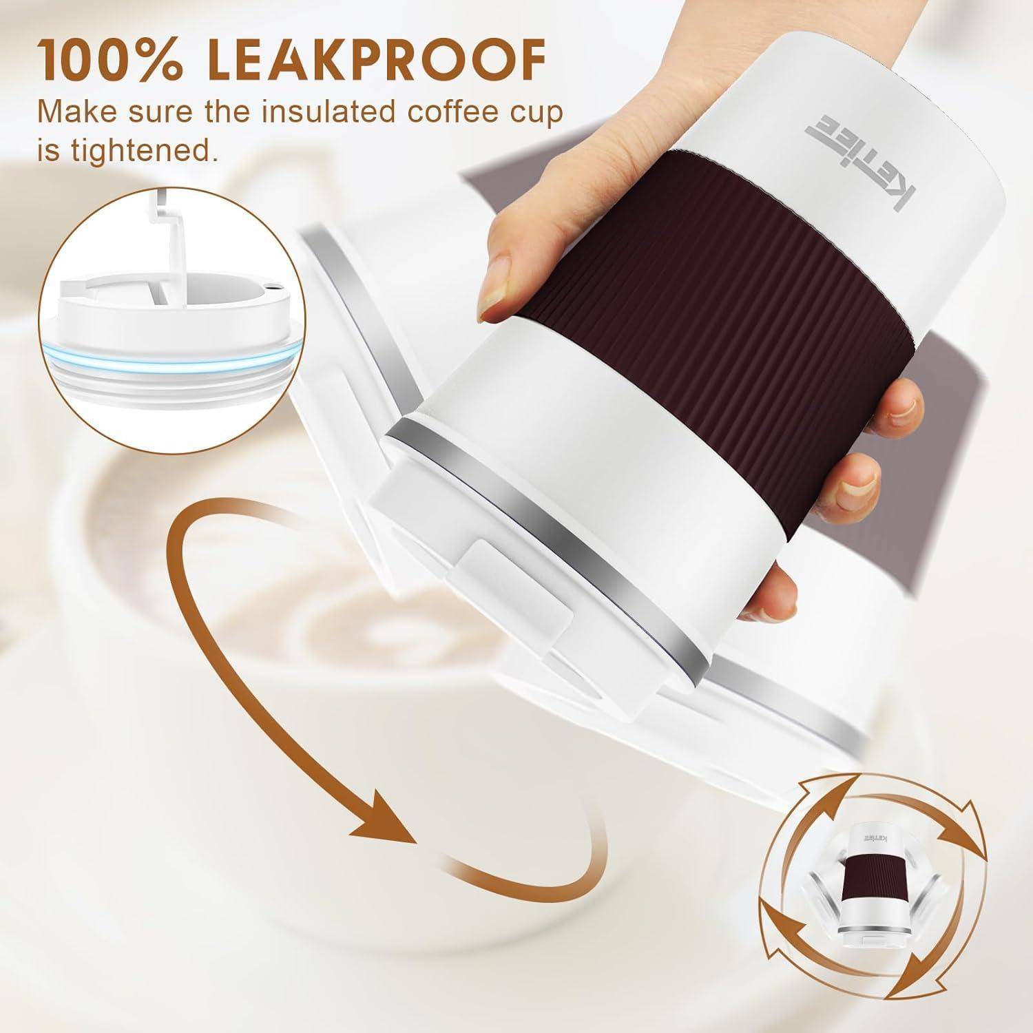Eine Hand hält eine isolierte Kaffeetasse und demonstriert deren auslaufsichere Konstruktion. Der Text rät dazu, den Becher fest zu verschließen.