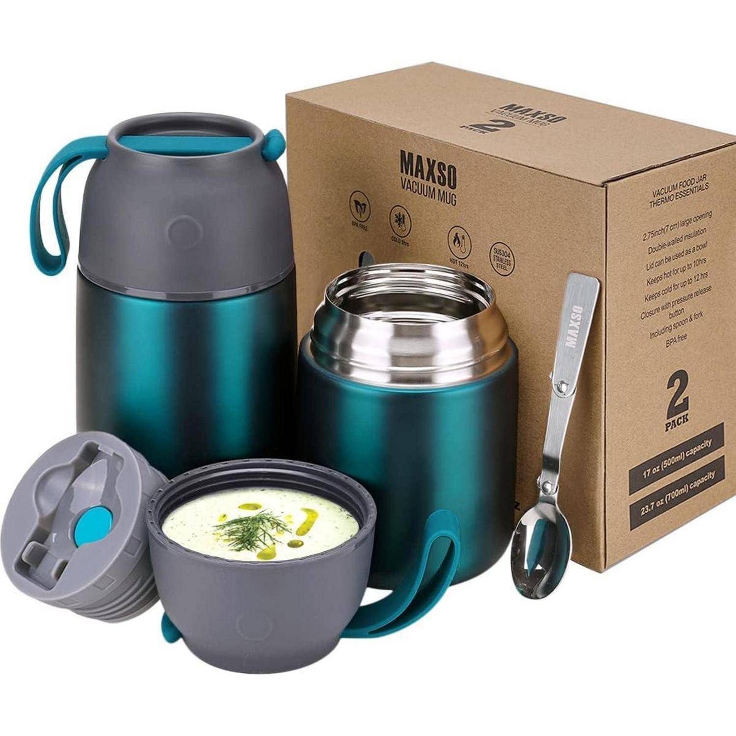 MAXSO Vakuum-Becher-Set mit zwei türkisfarbenen, isolierten Bechern und einem Löffel, mit einer Suppenschüssel mit Garnitur, neben einer Pappschachtel platziert.
