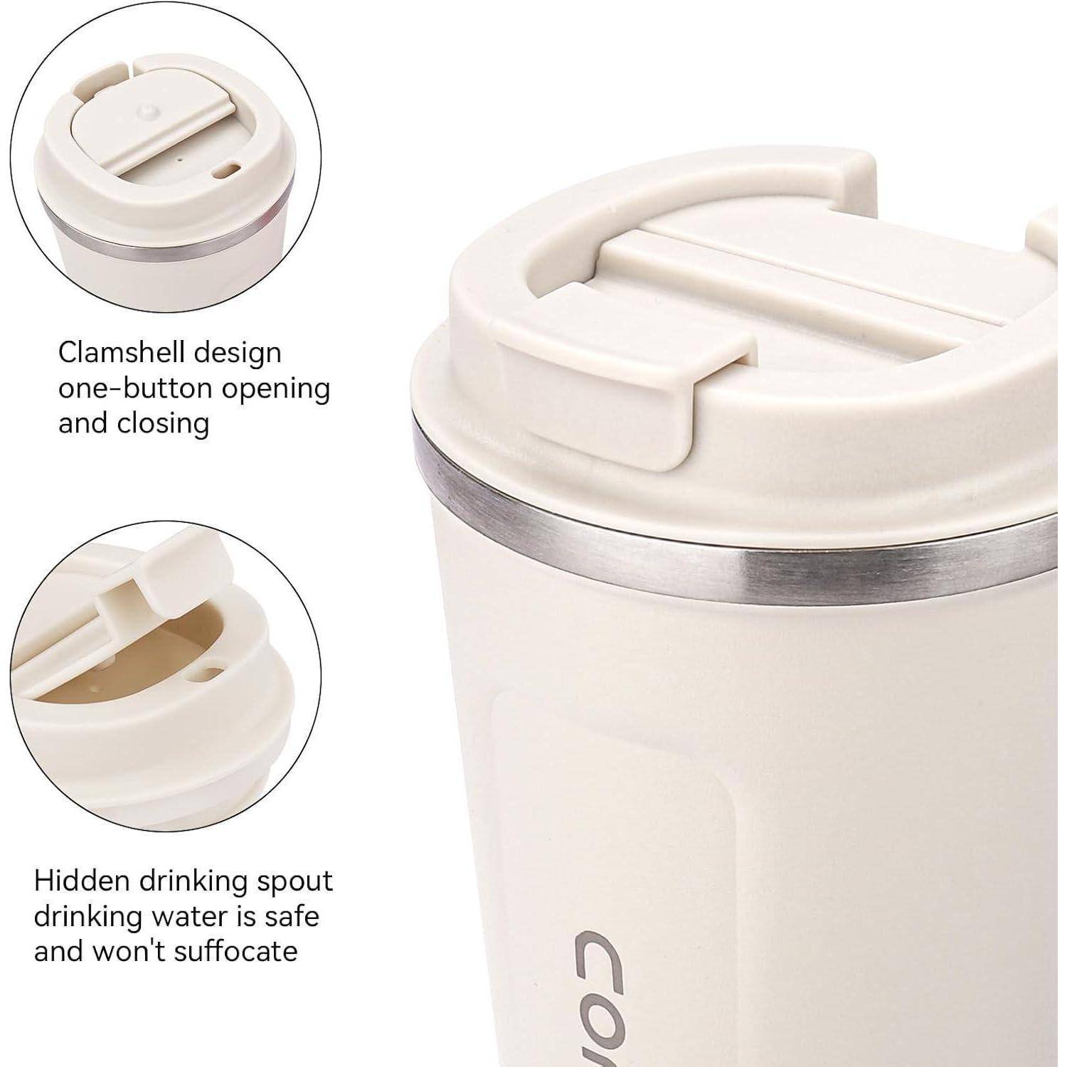 Weiße isolierte Tasse mit einem Klappdeckel, ausgestattet mit einem Einknopf-Öffnungs-/Schließmechanismus und einer verdeckten Trinköffnung für mehr Sicherheit.