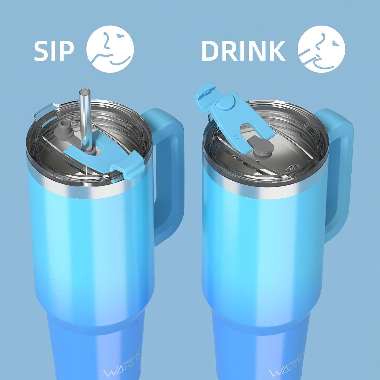 Blauer isolierter Becher mit Deckel für doppelte Verwendung: eine Seite zum Trinken mit einem Strohhalm, die andere zum normalen Trinken.