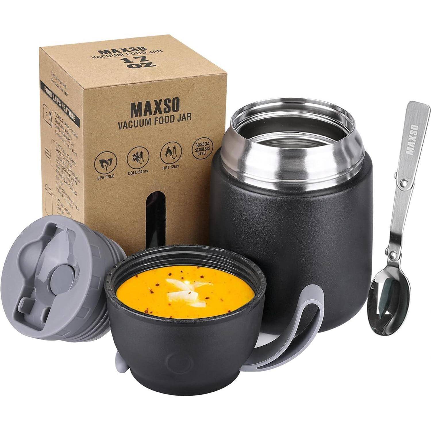 Schwarzes Vakuum-Lebensmittelbehälter-Set mit Löffel und Box, serviert orangefarbene Suppe mit Kräutern. Markenname 'Maxso' auf der Verpackung.
