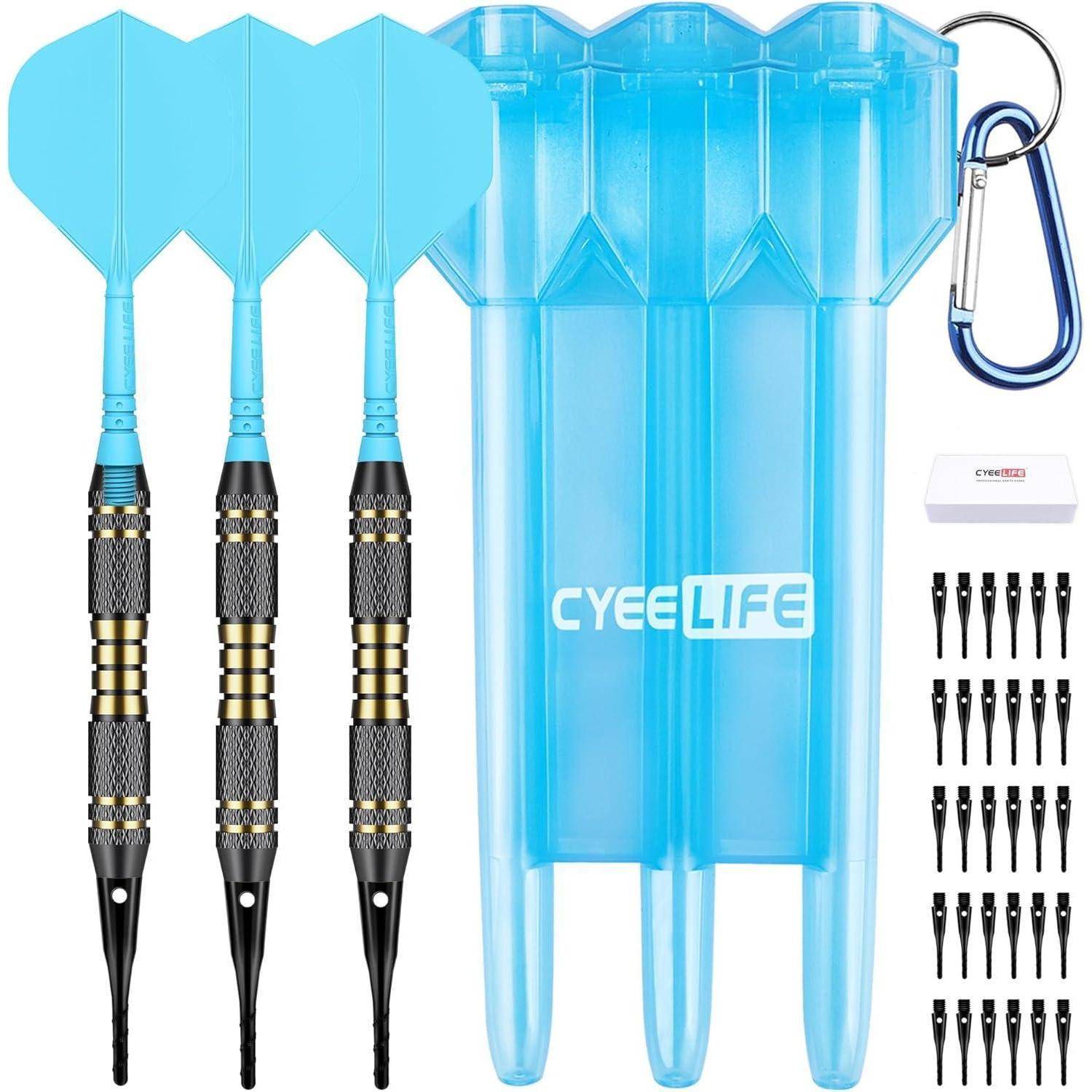 Drei blaue Pfeile mit detaillierten Mustern und goldenen Akzenten werden neben einer blauen Plastikbox mit dem Schriftzug 'Cyeelife', einer Clip und Ersatzdartspitzen präsentiert.