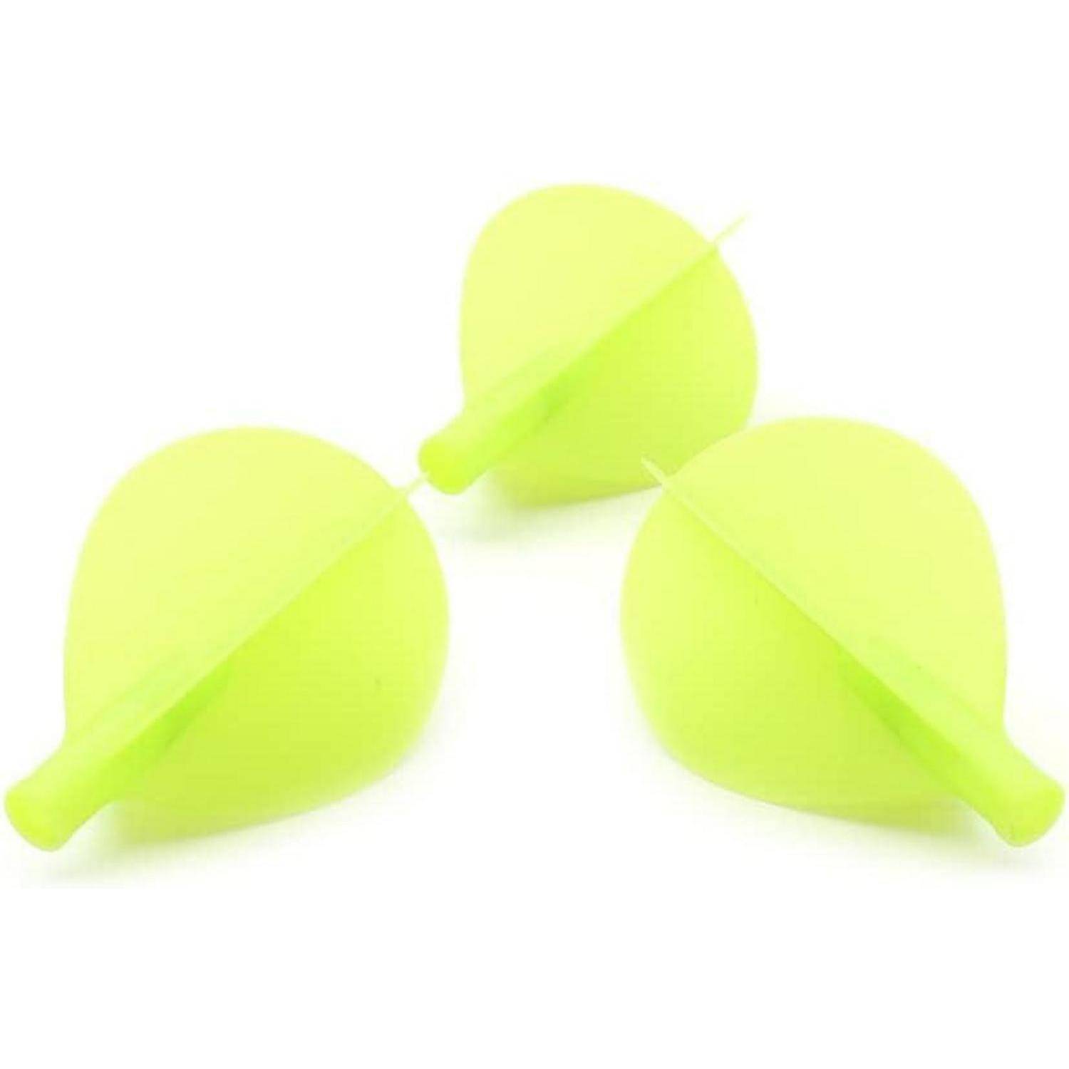 Drei neongelbe Dartflights, die in einem Dreieck angeordnet sind, wobei jeder Flight zwei Flossen besitzt, die einen 3D-Effekt erzeugen.
