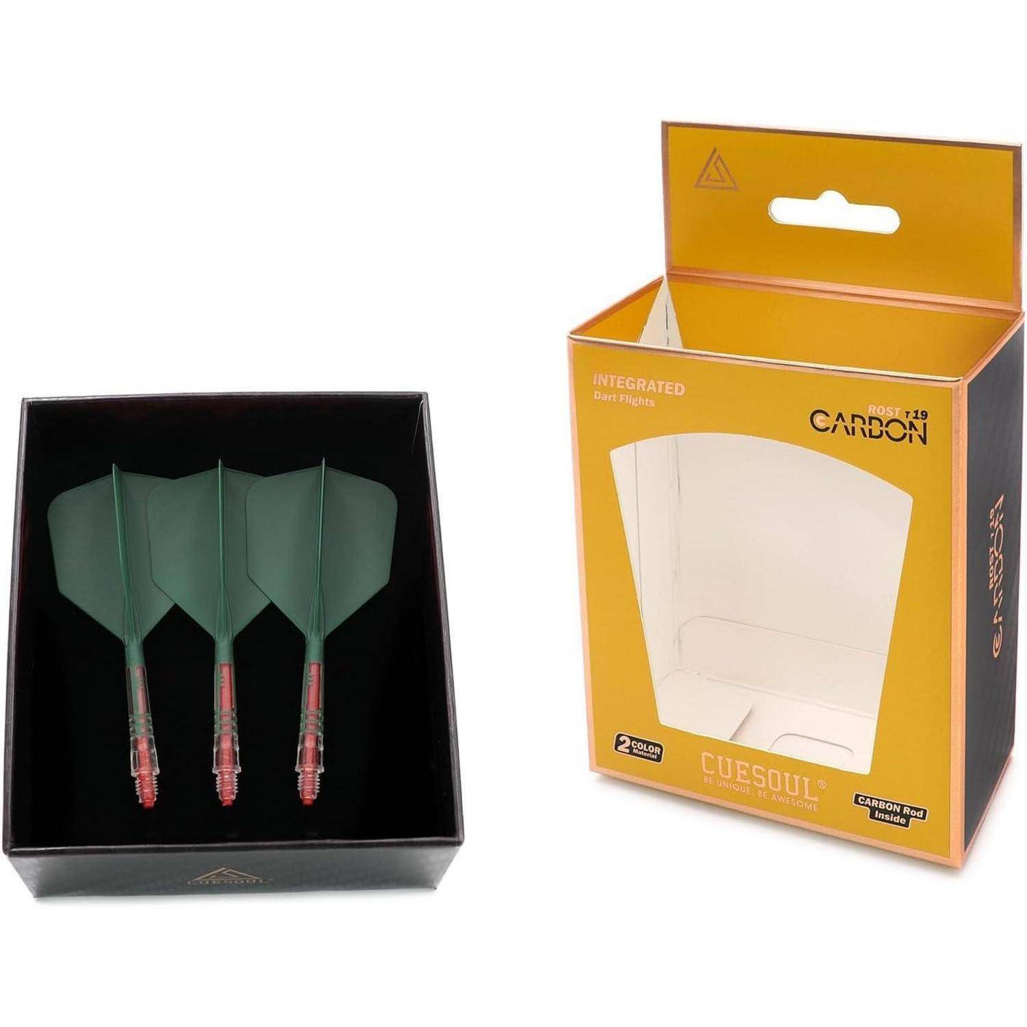 Ein Satz von drei Dartflights mit integrierten Schäften in schwarzer Farbe, neben einer leeren CUESOUL-Markenbox für Dart-Kohlefaseraccessoires.