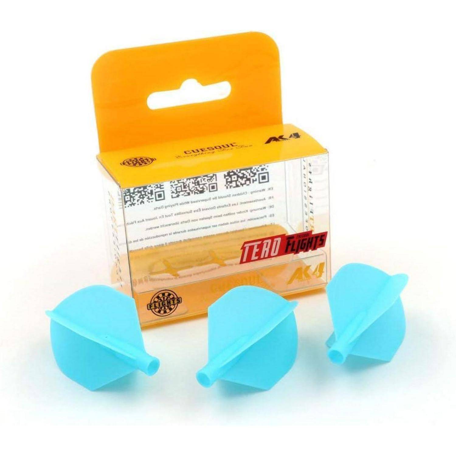 Drei blaue Gummidart-Flights werden vor einer durchsichtigen Verpackung mit der Markenbezeichnung 'Tero Fights' vor einem weißen Hintergrund präsentiert.
