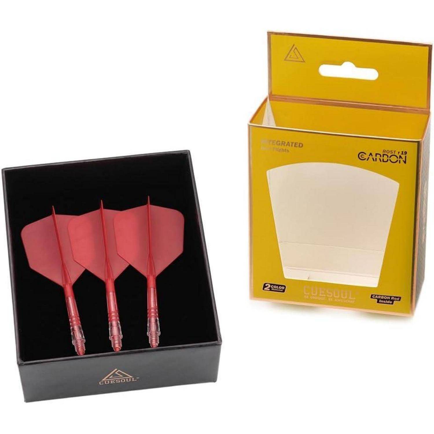 Rote Dartflights in einer schwarzen Box neben einer gelben Verpackungsschachtel mit der Aufschrift 