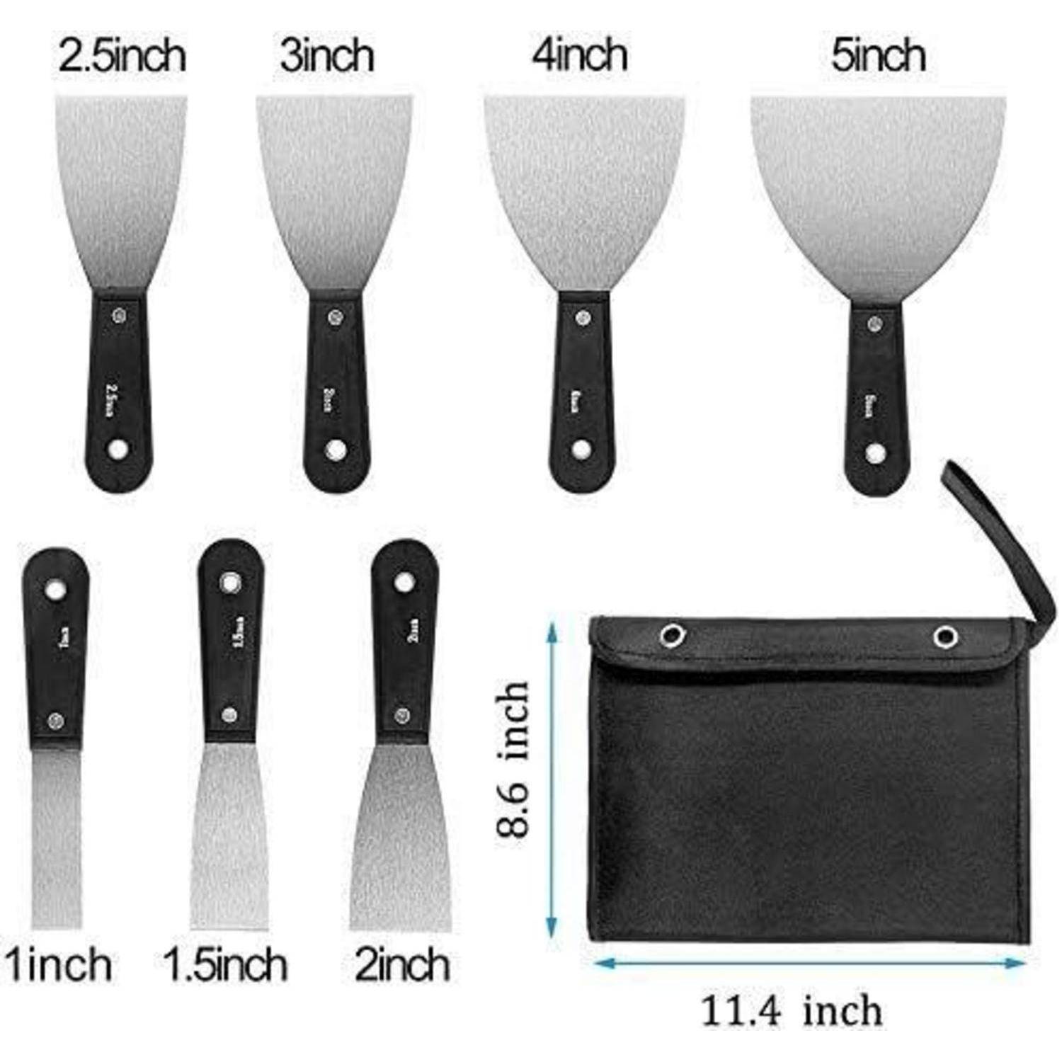 Spachtelsatz mit Größen: 2,5, 3, 4, 5 Zoll in der oberen Reihe; 1, 1,5, 2 Zoll in der unteren Reihe. Schwarze Tasche rechts misst 11,4 mal 8,6 Zoll.