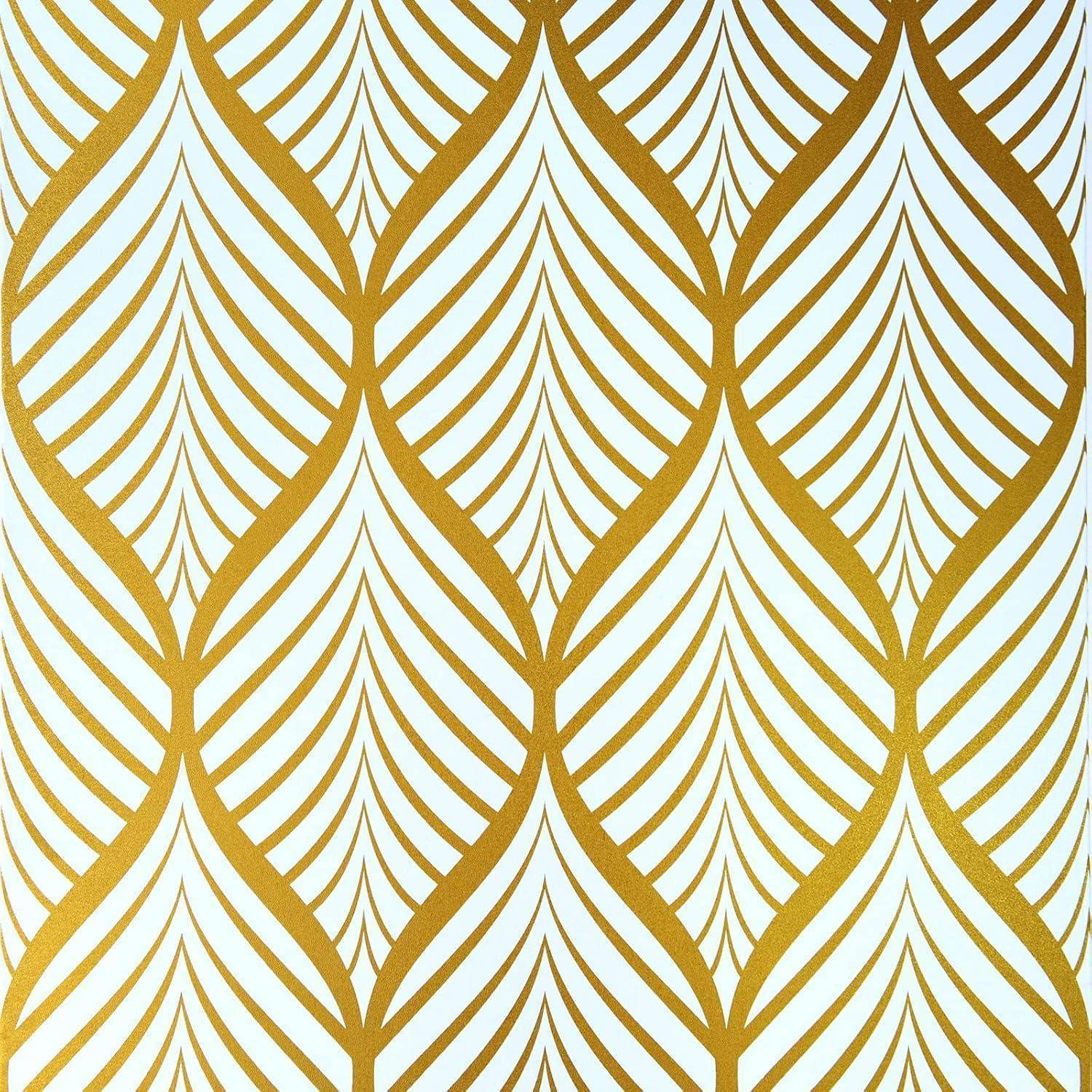 Ein Muster aus goldenen, blattartigen Formen auf weißem Hintergrund, in einem symmetrischen, überlappenden Design angeordnet.