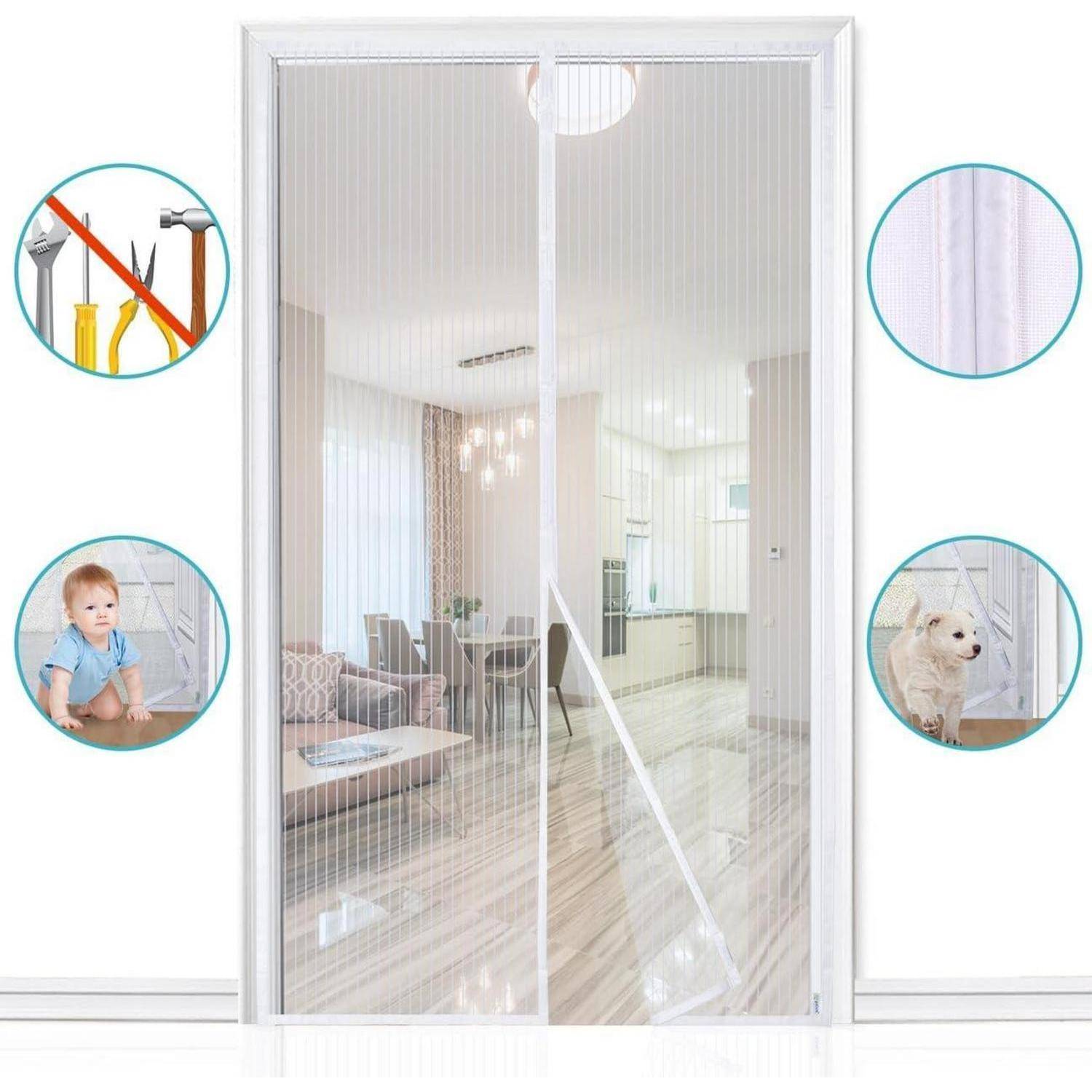 Ein Wohnzimmer und Essbereich mit transparenten Schnurvorhängen. Eingefügte Bilder zeigen ein Baby, einen Hund, einen geschlossenen Reißverschluss und Spannstangen zur Montage.