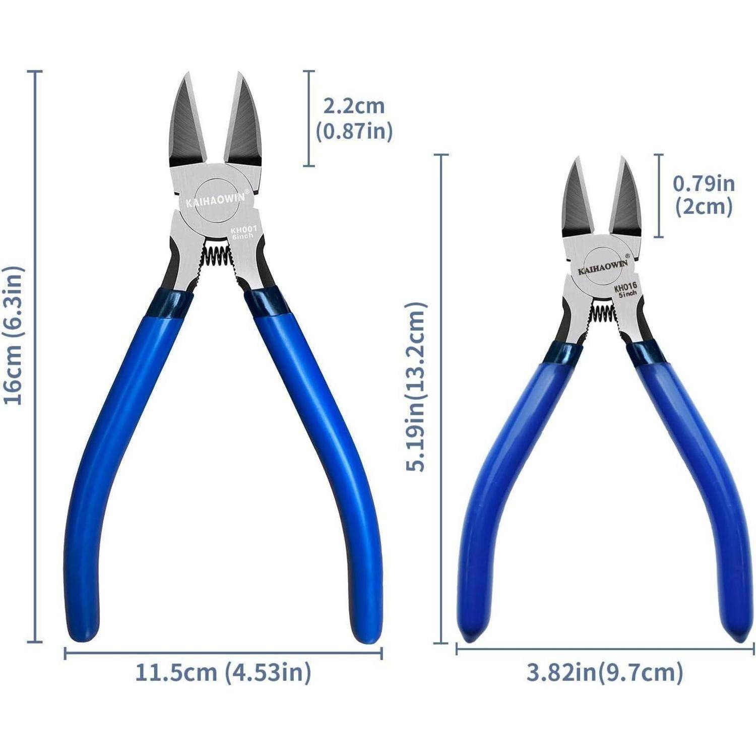 Seitenansicht zweier Zangen: linke Zange ist größer mit 16 cm und blauen Griffen, rechte Zange ist 13,32 cm lang, beide mit Maßangaben versehen.