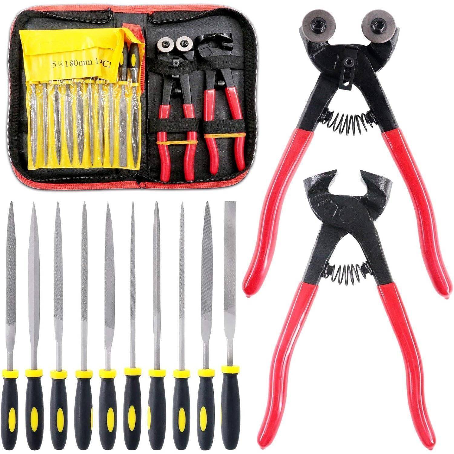 Ein Werkzeugsatz mit Metallfeilen, Zangen und Drahtscheren mit roten und schwarzen Griffen, organisiert in einem gelb-schwarzen Etui.