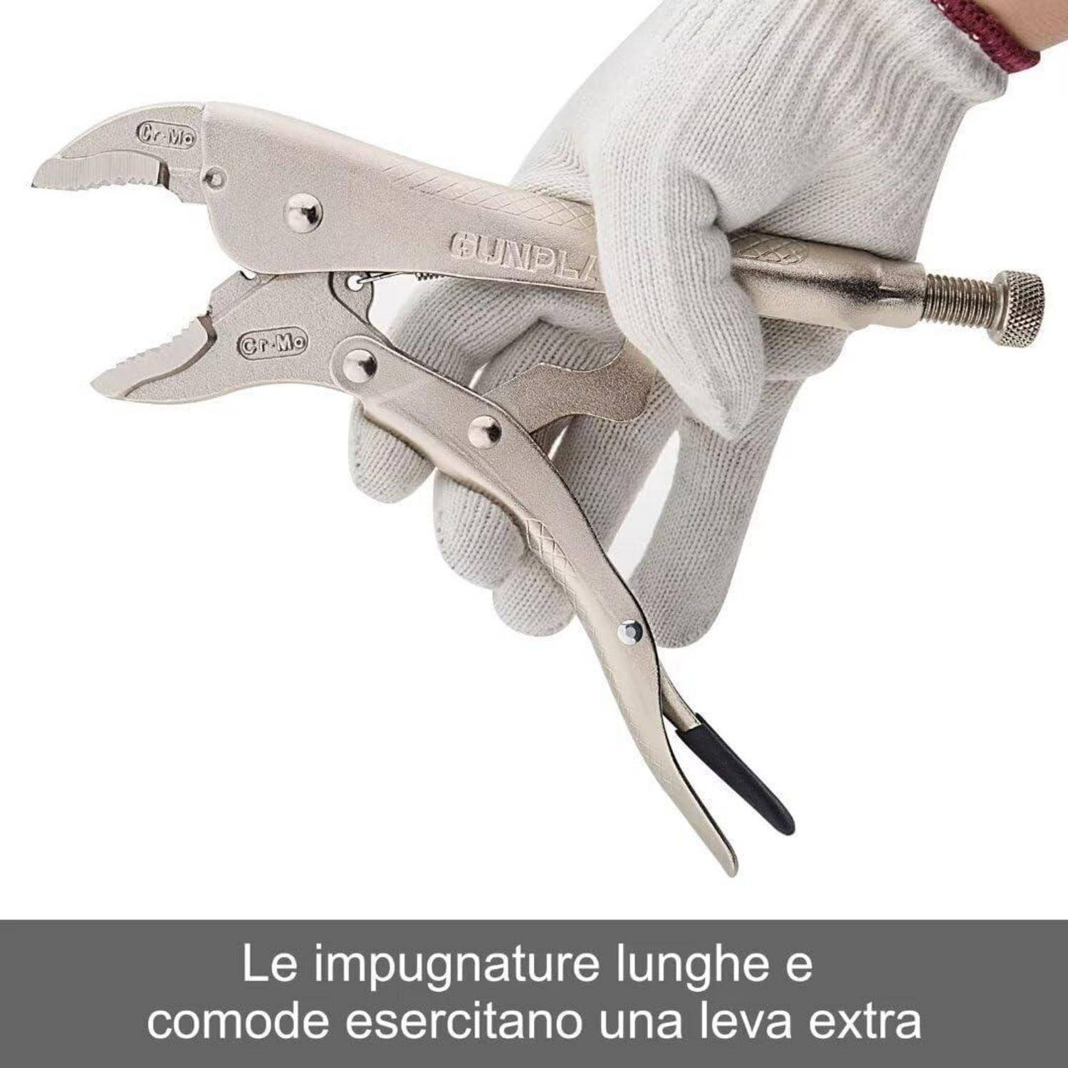 Eine Handschuh tragende Hand hält Gripzangen mit einer Schraubverstellung, die einen langen Griff für zusätzliche Hebelwirkung aufweist.