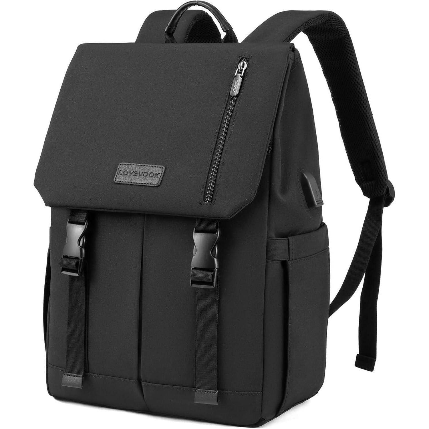 Ein schwarzer Rucksack mit einer Reißverschlusstasche vorne, zwei Schnallenriemen, Seitentaschen und einem Griff oben, der für den praktischen täglichen Gebrauch konzipiert ist.