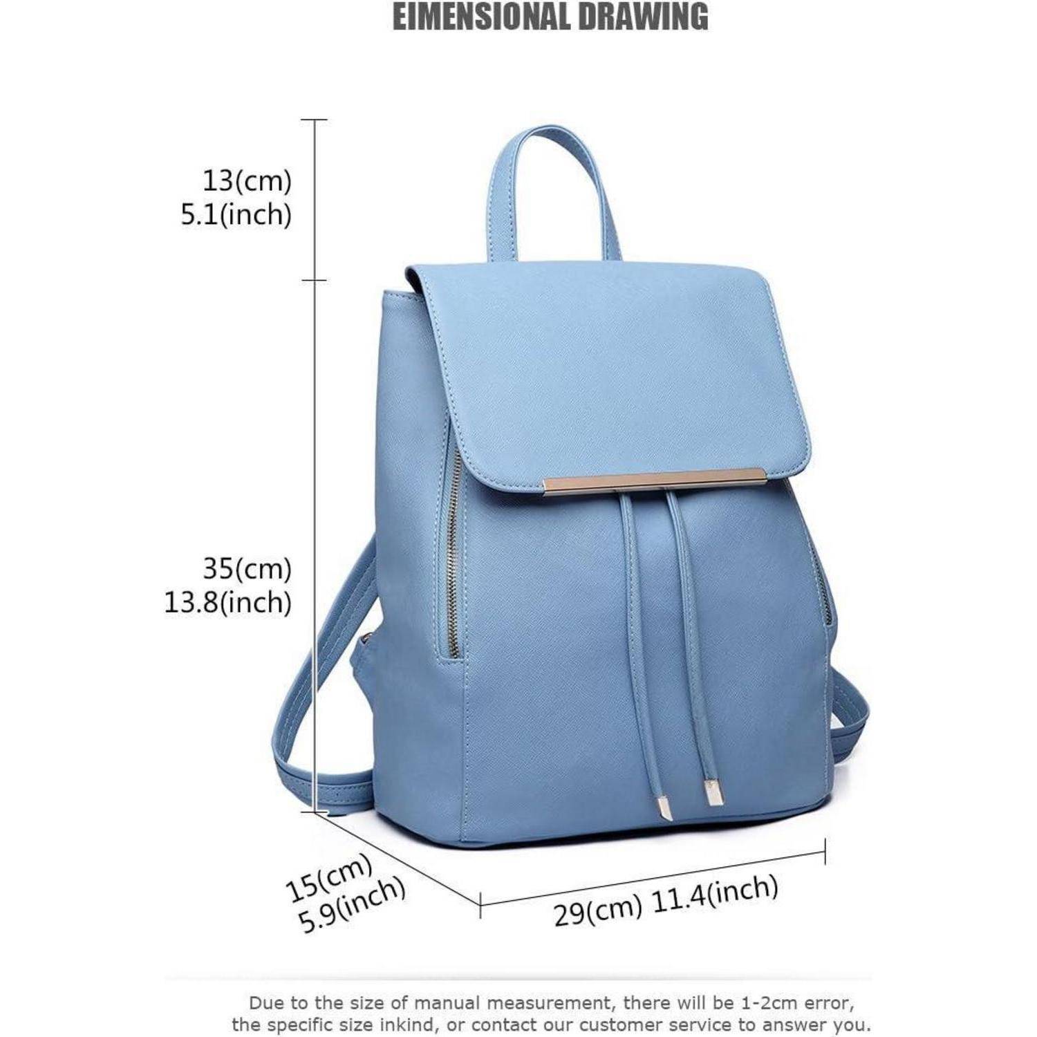 Ein hellblauer Rucksack mit Klappendesign und Kordelzugverschluss. Abmessungen: Höhe 35 cm (13,8 Zoll), Breite 29 cm (11,4 Zoll), Tiefe 15 cm (5,9 Zoll).