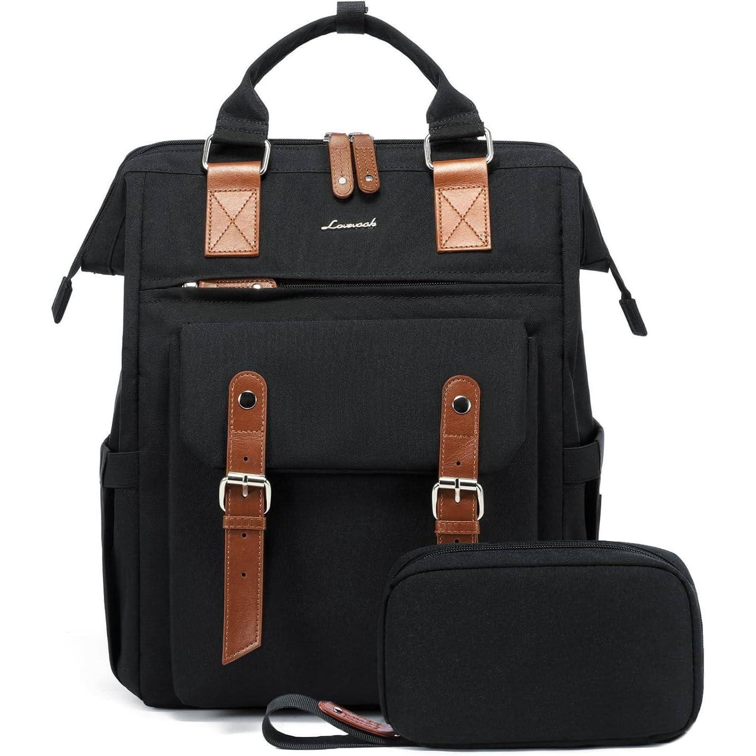 Ein schwarzer und brauner Rucksack mit Lederriemen und einer Vordertasche, begleitet von einem passenden kleinen Beutel.