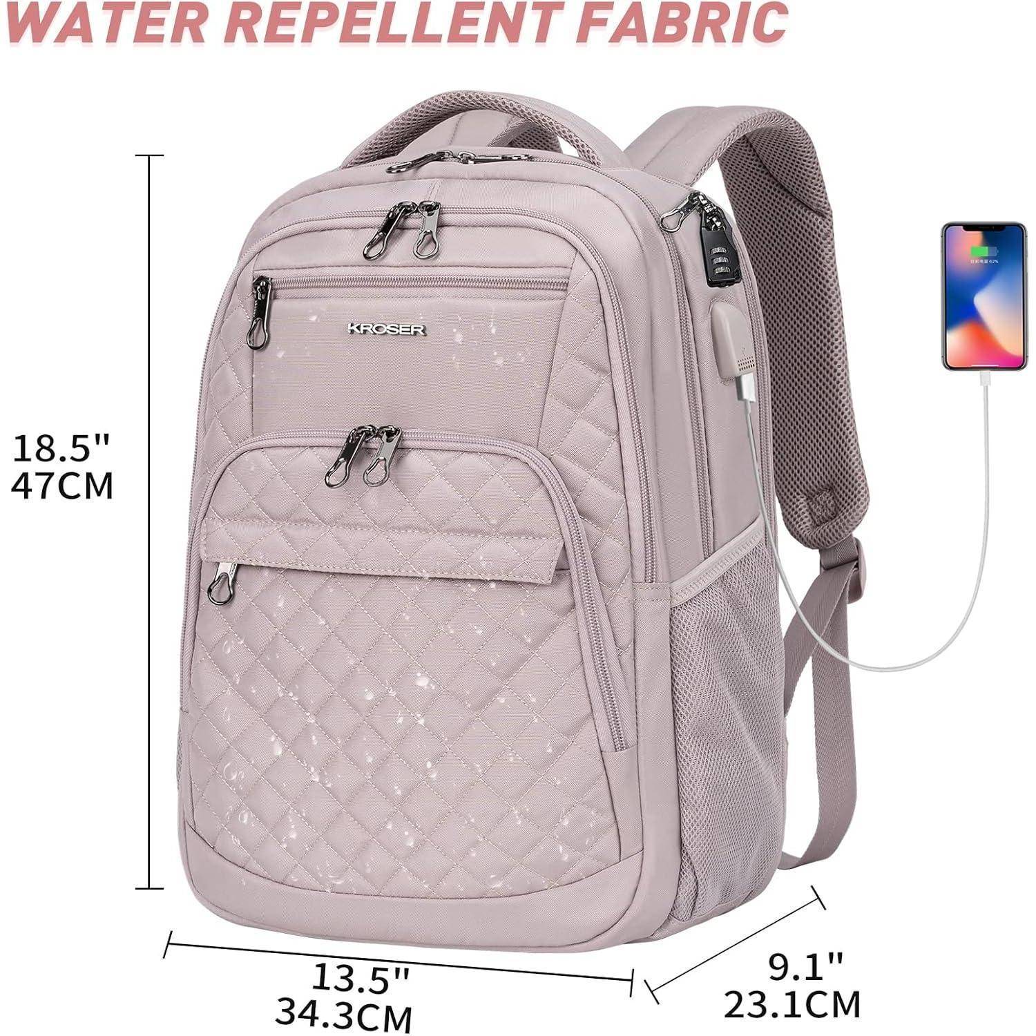 Ein hellrosa Rucksack mit der Aufschrift 'KROSER', gesteppter Vorderseite, USB-Ladeanschluss und Abmessungen: 18,5