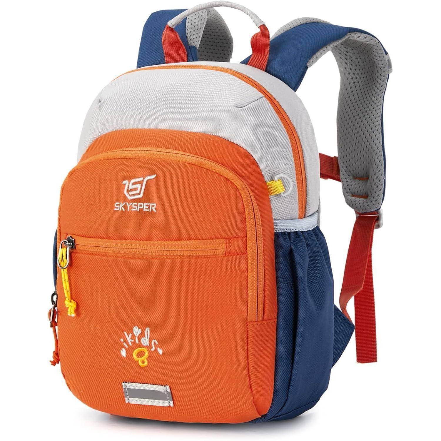 Ein bunter Kinderrucksack mit orange und weißen Abschnitten, ausgestattet mit mehreren Reißverschlüssen und Taschen, geeignet für den Schulgebrauch.