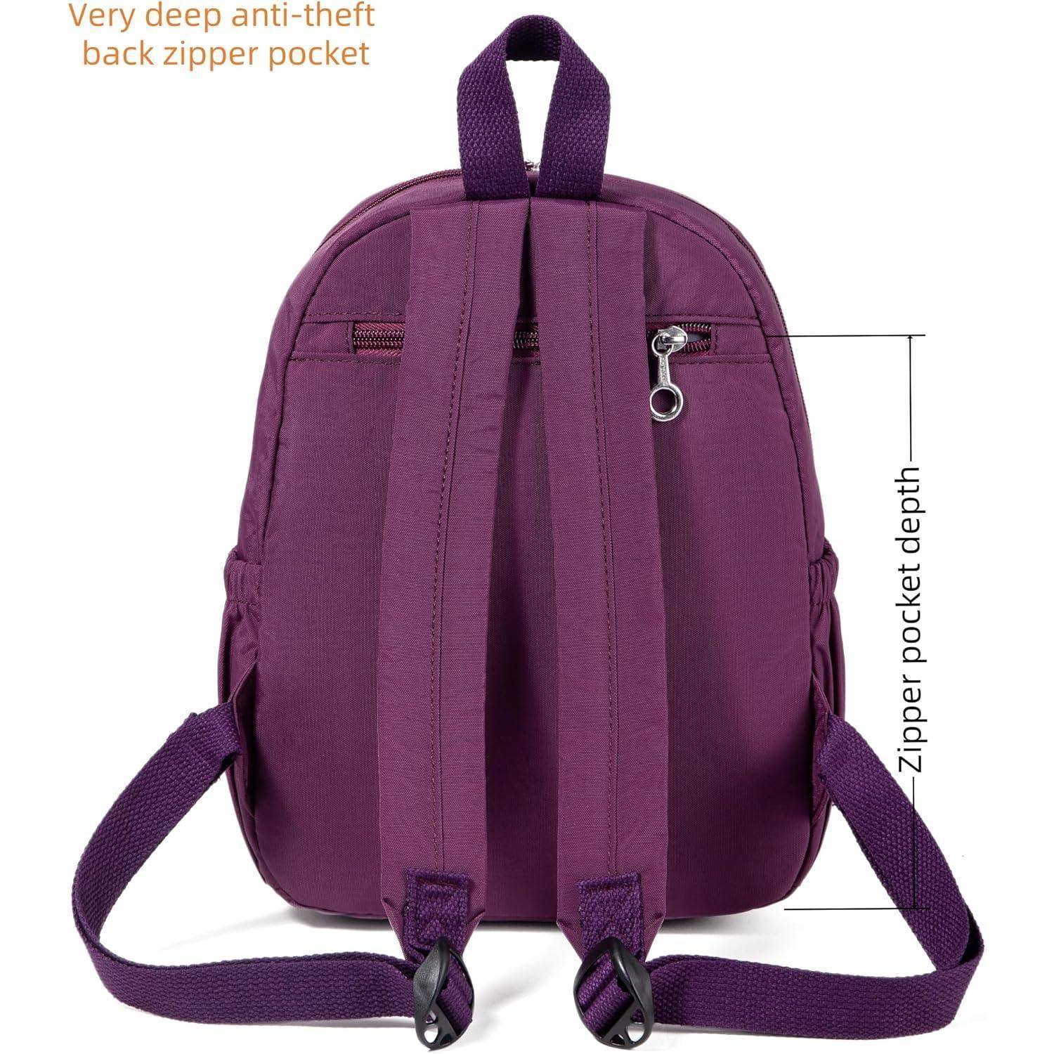 Lila Rucksack mit zwei Schultergurten und einem separaten Tragegriff oben. Ausgestattet mit einer tiefen Diebstahlsicheren Reißverschlusstasche auf der Rückseite.