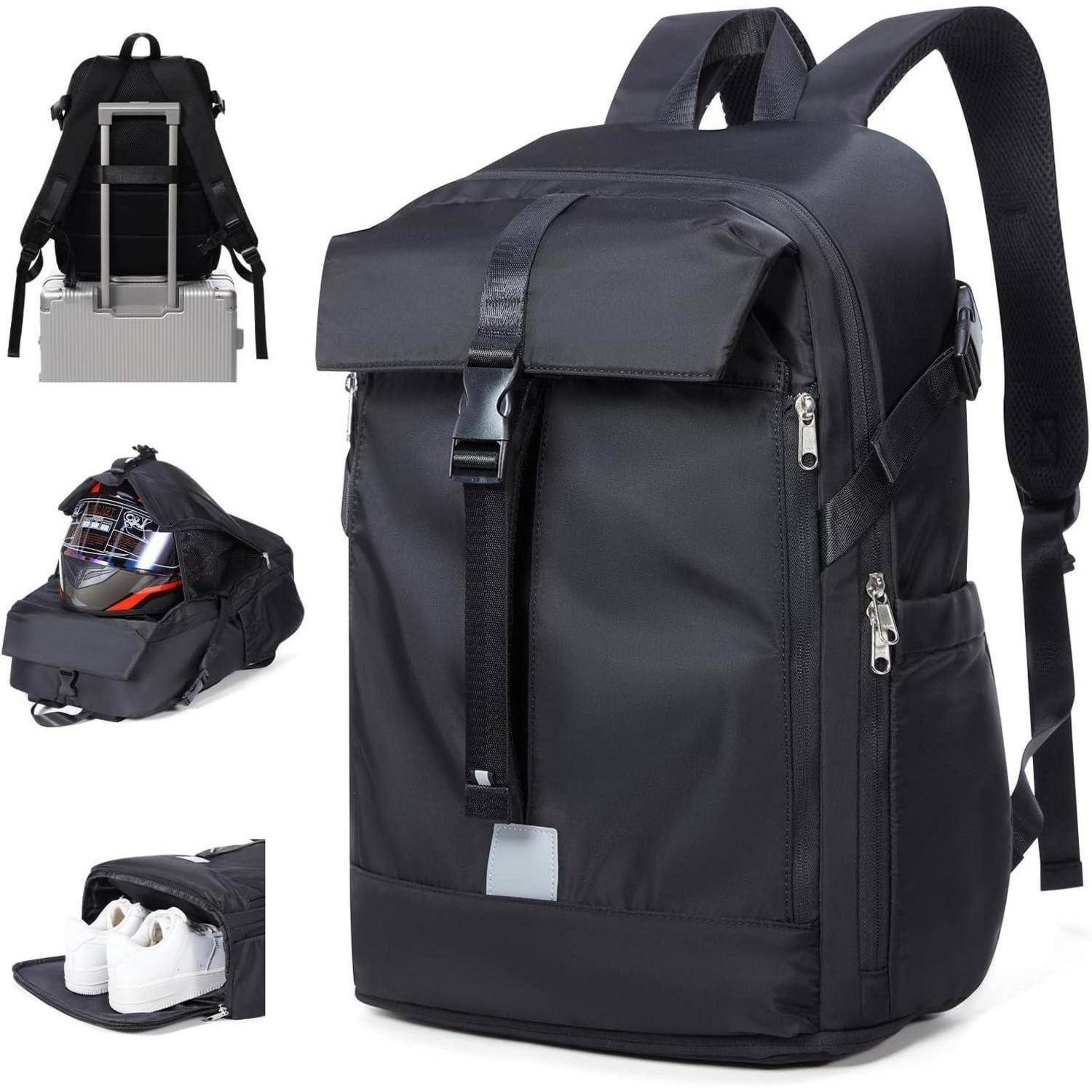 Schwarzer multifunktionaler Rucksack mit Tragegriff und mehreren Fächern, der einen Helm, Turnschuhe trägt und über einen Koffergriff gezogen werden kann.