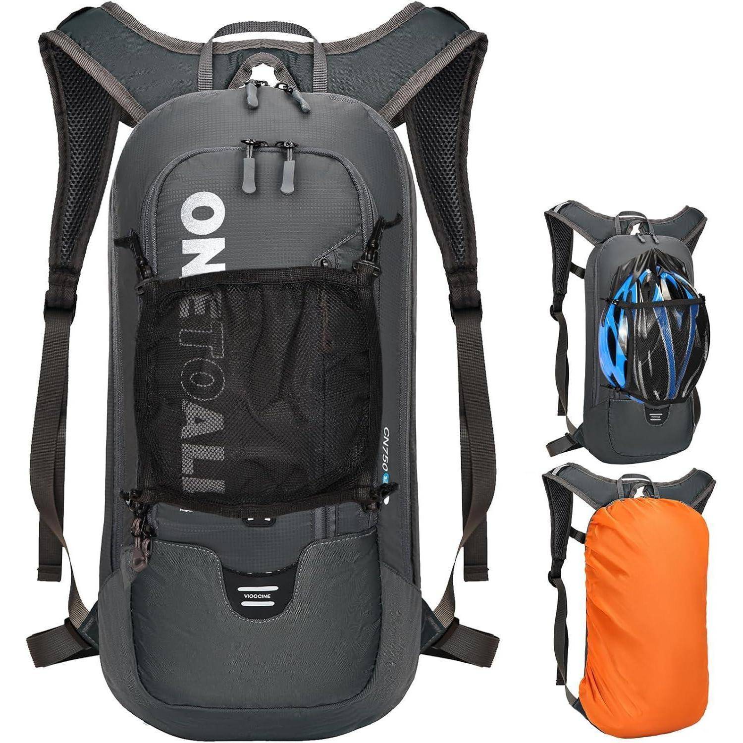 Ein grau-schwarzer Rucksack mit Netzfrontfach, Trinksystem-Schlauch und Trägern. Er verfügt über eine abnehmbare orangefarbene Regenhülle und ist mit einem Fahrradhelm ausgestattet.