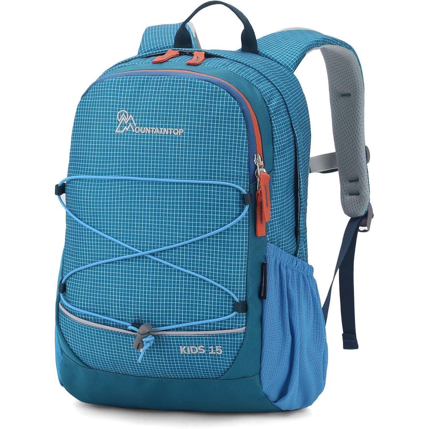 Ein blauer Kinderrucksack mit einem Gittermuster und dem Wort 'KIDS' sichtbar. Ausgestattet mit mehreren Fächern und einer Seitentasche.