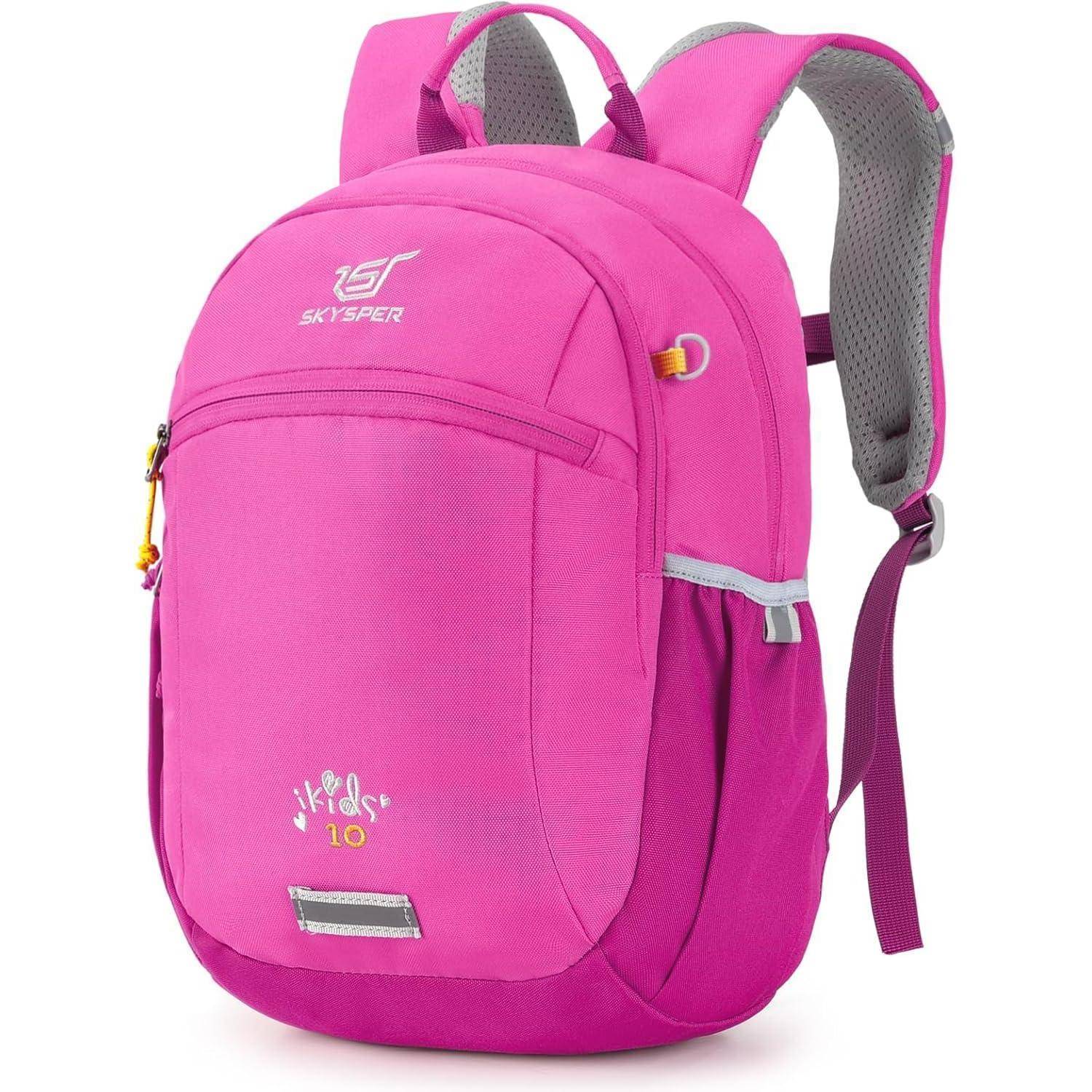 Ein leuchtend pinker Kinderrucksack mit gepolsterten Trägern und einer Reißverschlusstasche vorne, mit der Markenbezeichnung 'SKYSPer' und dekorativen Akzenten.