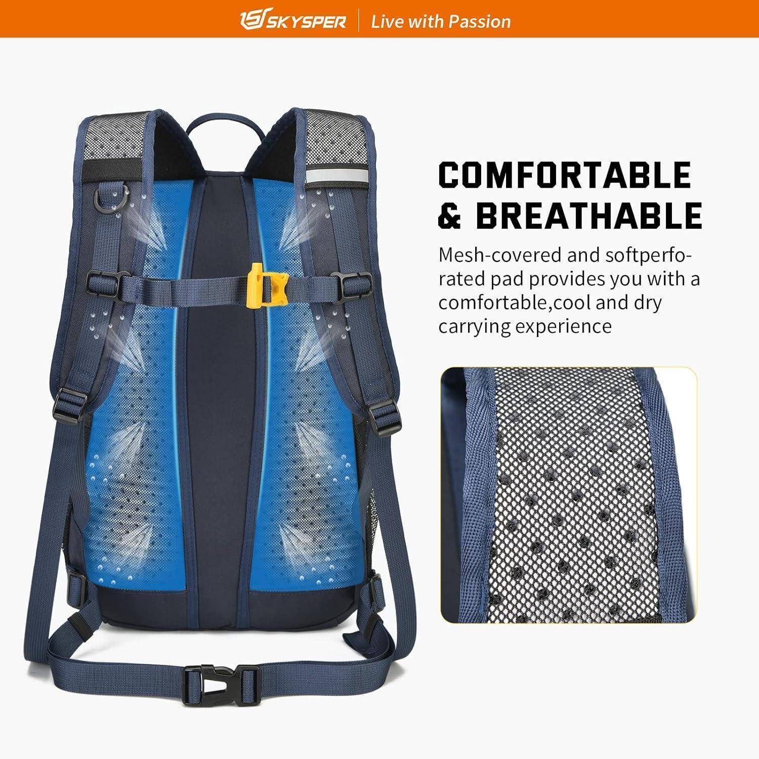 Rückansicht eines blauen und schwarzen Rucksacks mit atmungsaktiver Netzpolsterung. Text lautet: 'Komfortabel & atmungsaktiv. Mit Netz bedeckte und weich perforierte Polsterung für ein kühles, trockenes Erlebnis.