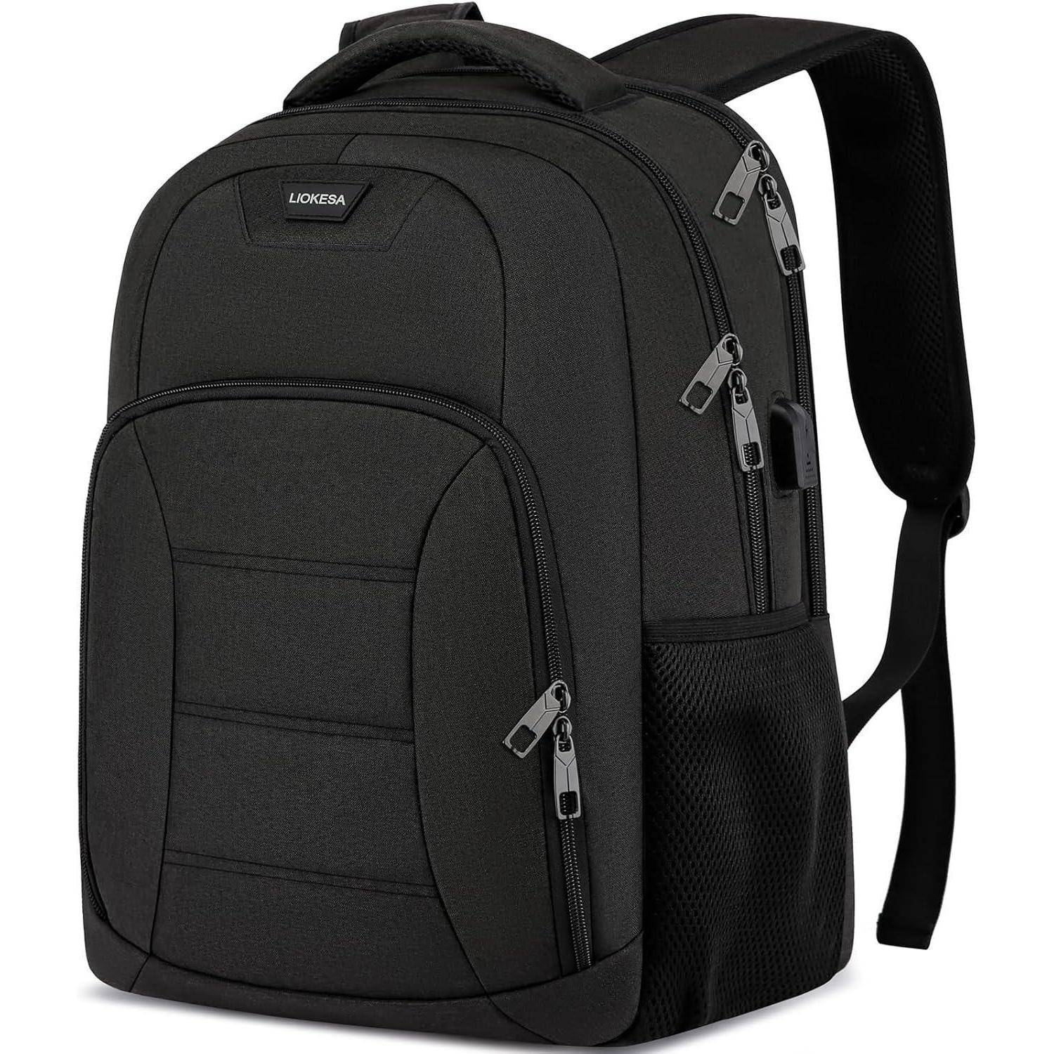 Ein schwarzer Rucksack mit mehreren Reißverschluss-Fächern und einer seitlichen Netztasche.