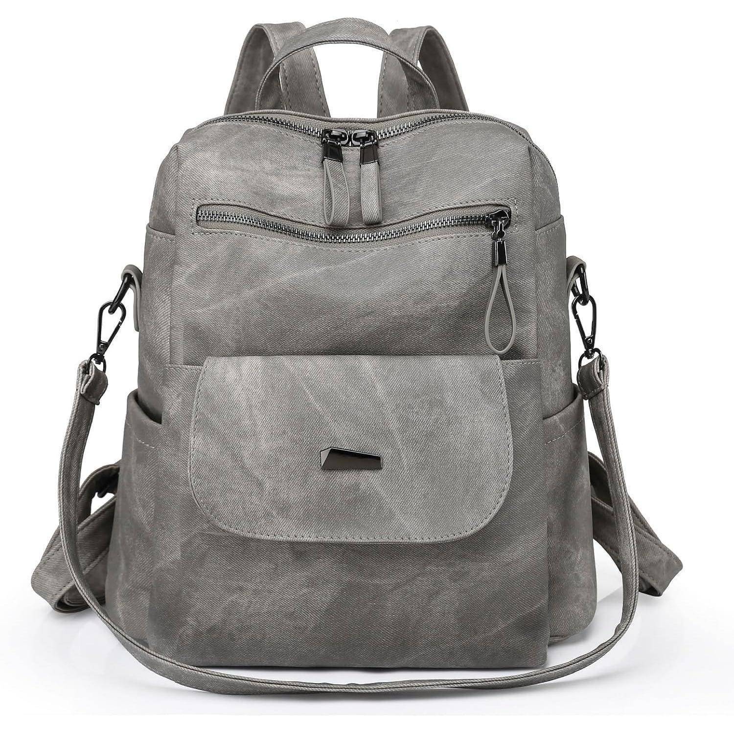 Ein grauer Rucksack mit einer vorderen Tasche, Reißverschlussfächern und verstellbaren Trägern, geeignet für Reisen oder den täglichen Gebrauch.