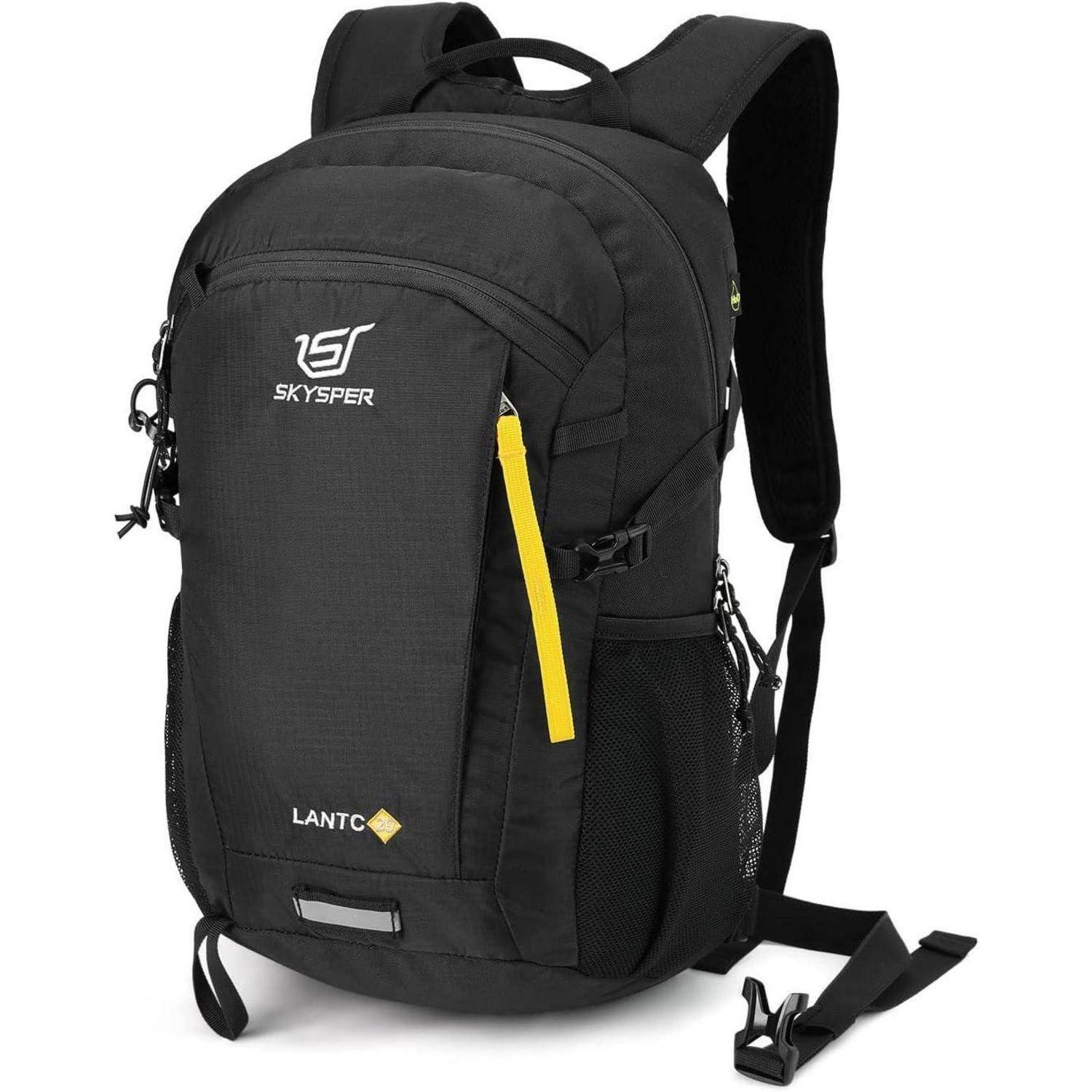 Schwarzer Skysper LANTC Rucksack mit gelben Reißverschlüssen und Logo, ausgestattet mit seitlichen Netztaschen und verstellbaren Trägern für Reisen oder Wanderungen.