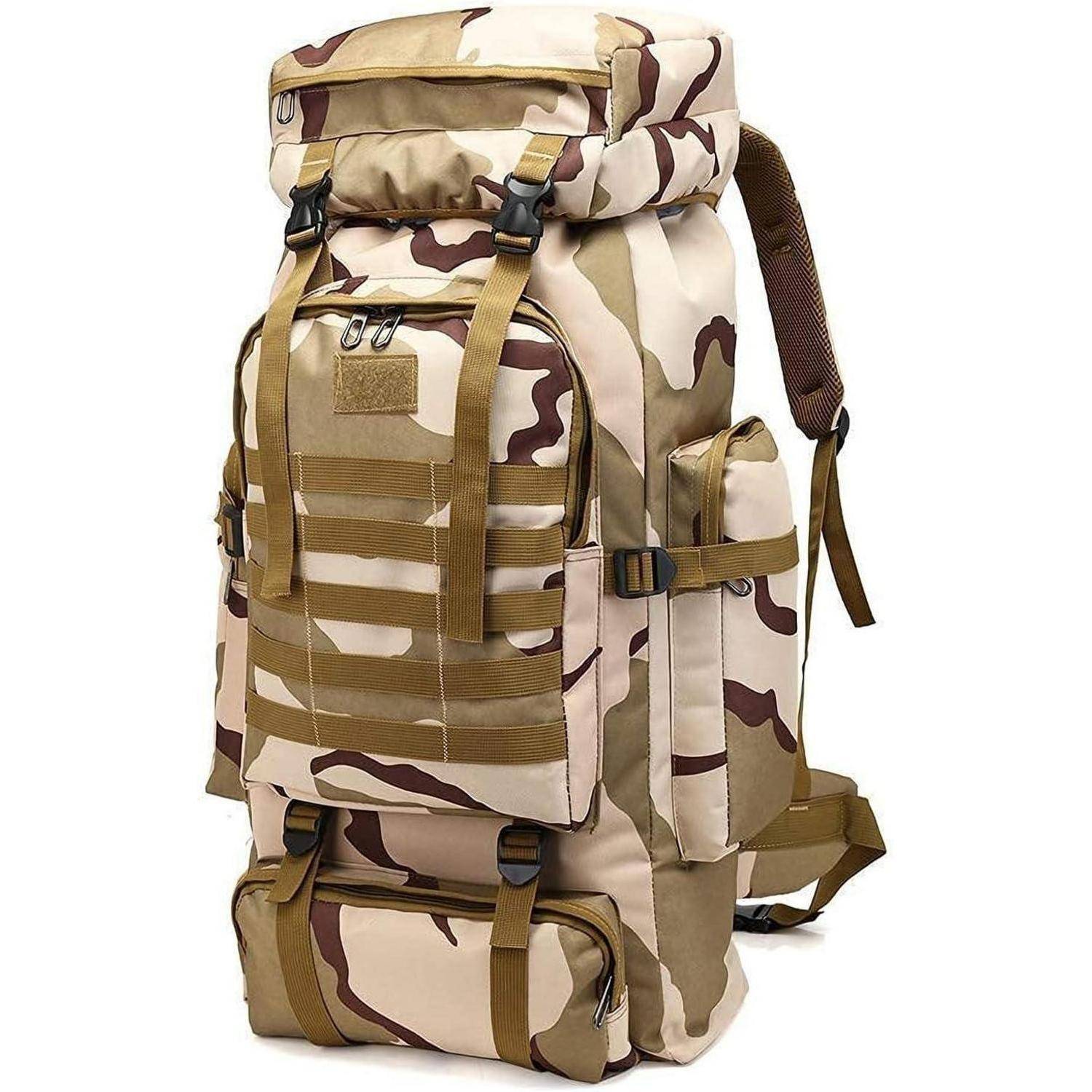 Ein großer, tarnangepasster Rucksack mit mehreren Riemen und Taschen, konzipiert für Outdoor- oder militärische Zwecke.