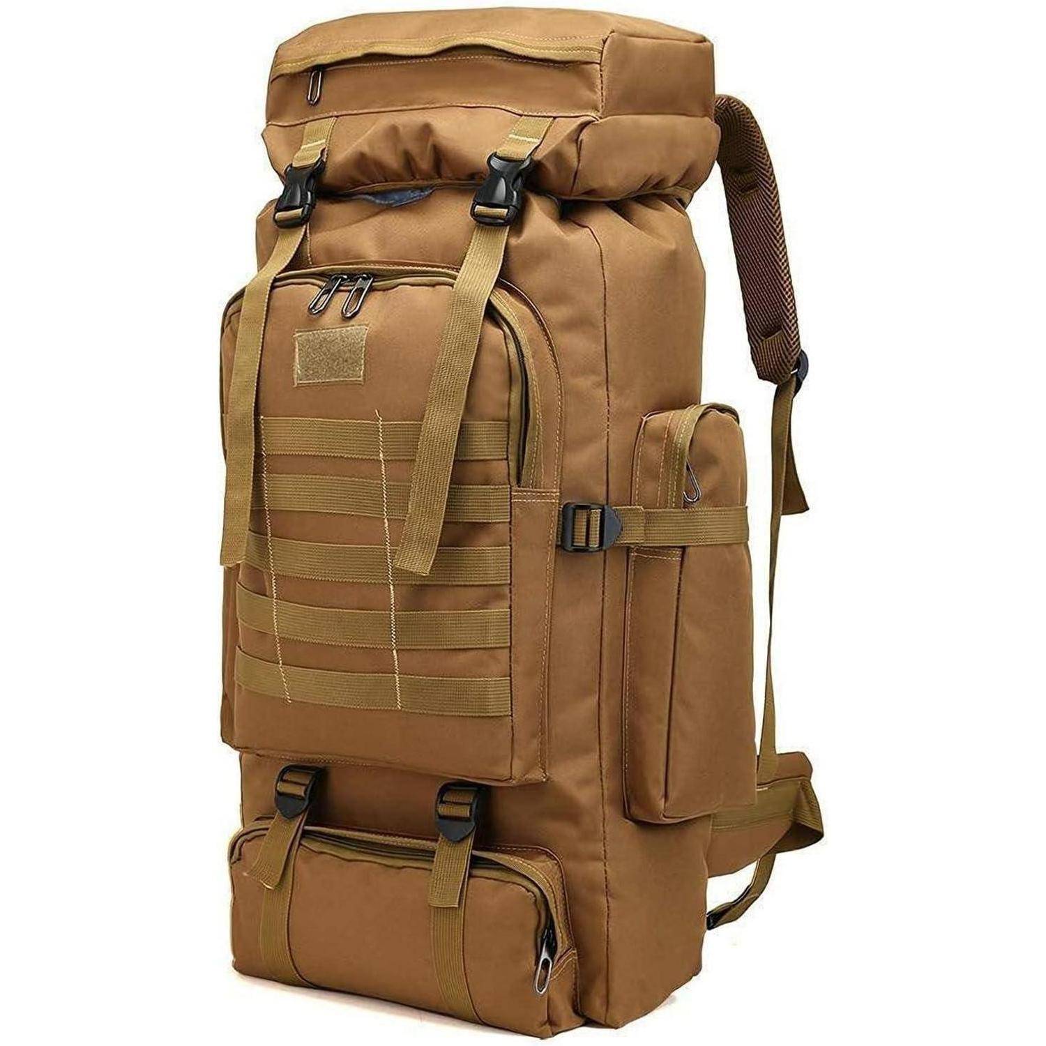 Ein großer, brauner, taktischer Rucksack mit mehreren Fächern und Riemen, konzipiert für Outdoor-Aktivitäten oder Reisen.