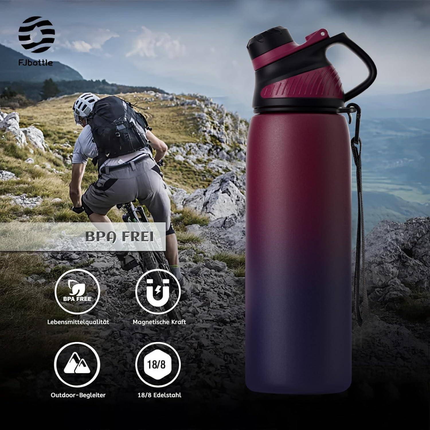 Eine Person wandert auf felsigem Gelände mit einer großen Gradient-Wasserflasche im Vordergrund. Texthervorhebungen zeigen Merkmale: 'BPA-frei', 'Lebensmittelqualität', 'Magnetische Kraft', 'Outdoor-Begleiter', '18/8 Edelstahl'.