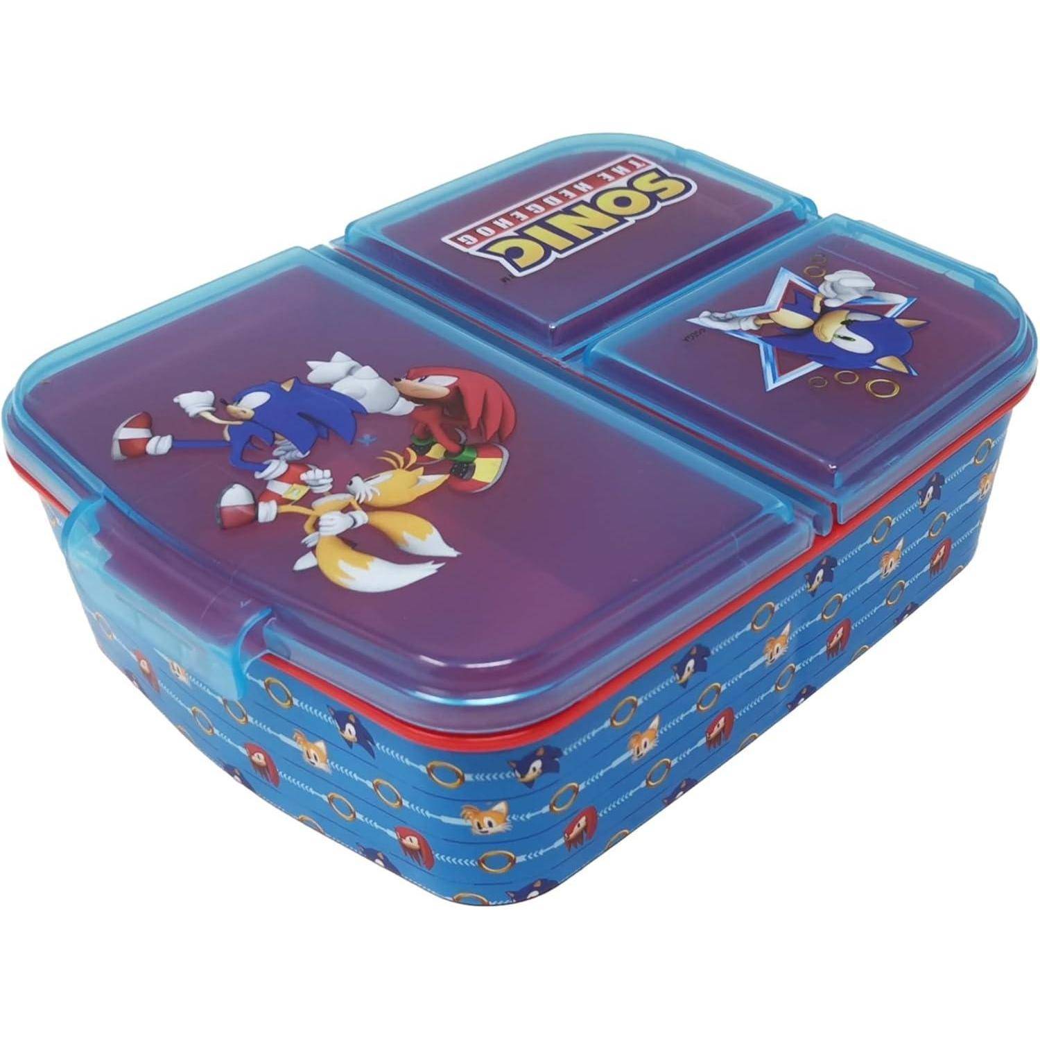 Eine blaue Reise-Lunchbox mit Sonic-Charakteren, die auf dem Deckel und den Seiten abgebildet sind und Sonic, Tails und Knuckles in Aktionsposen zeigen.