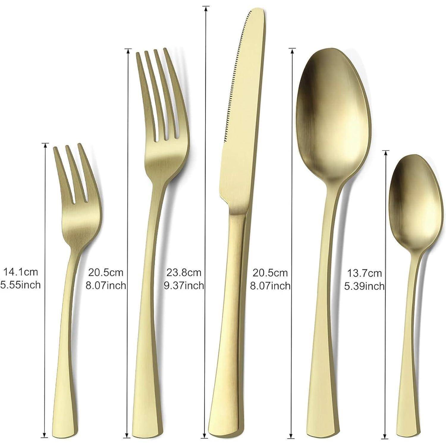 Goldenes Besteck-Set bestehend aus einer Gabel, Menügabel, Messer, Esslöffel und Teelöffel, wobei jedes Stück mit Maßangaben in Zoll und Zentimetern beschriftet ist.