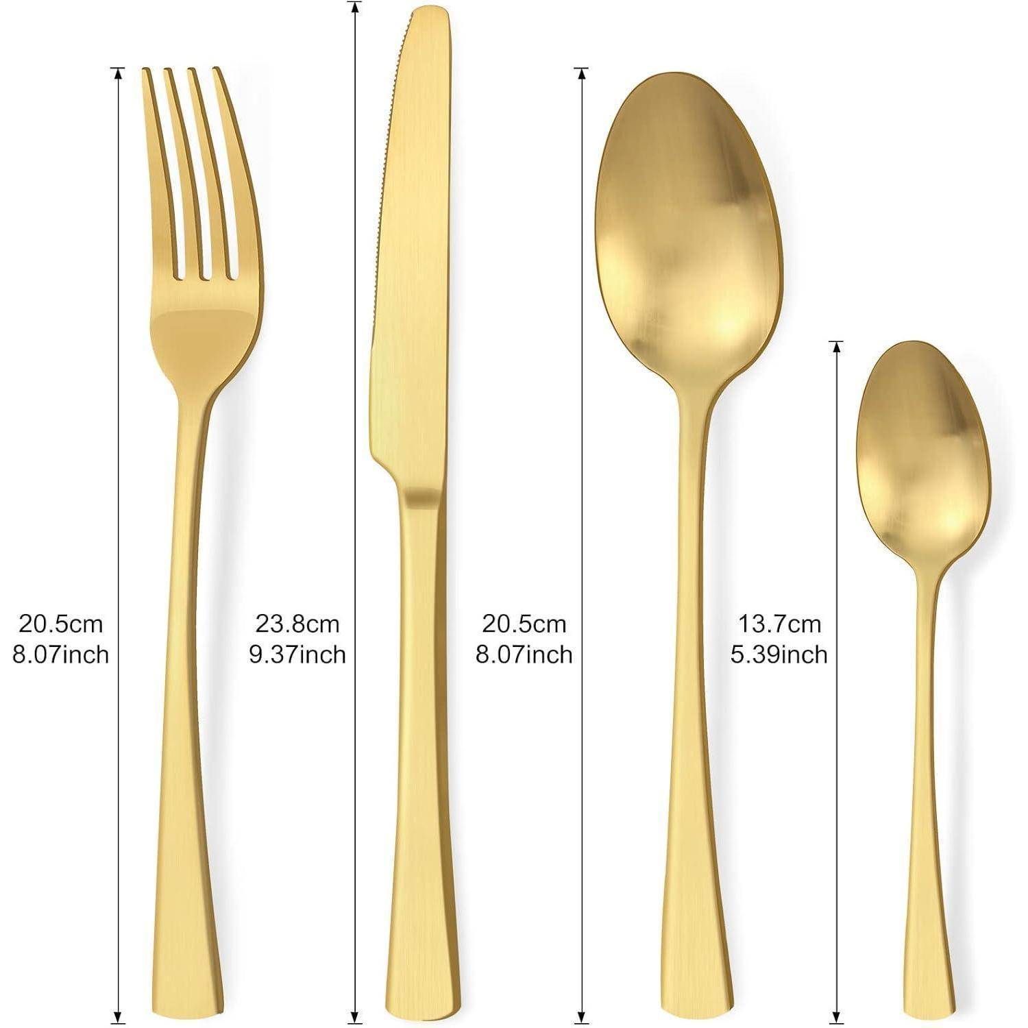 Goldenes Besteck-Set mit Maßangaben: Gabel 20,5 cm (8,07 Zoll), Messer 23,8 cm (9,37 Zoll), Esslöffel 20,5 cm (8,07 Zoll), Teelöffel 13,7 cm (5,39 Zoll).