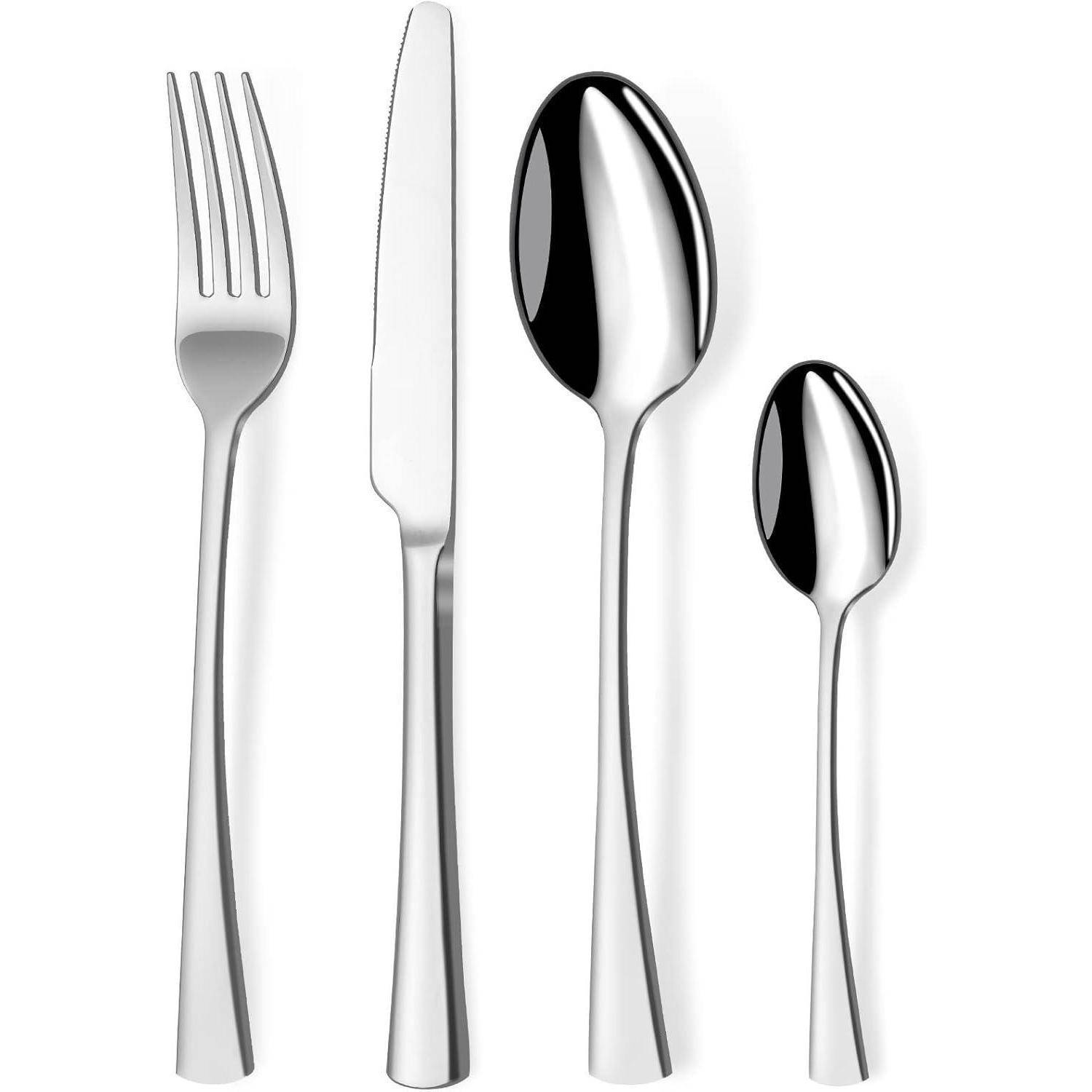 Ein Set aus Silberbesteck mit einer Gabel, einem Messer, einem Esslöffel und einem Teelöffel, die aufrecht vor einem weißen Hintergrund stehen.