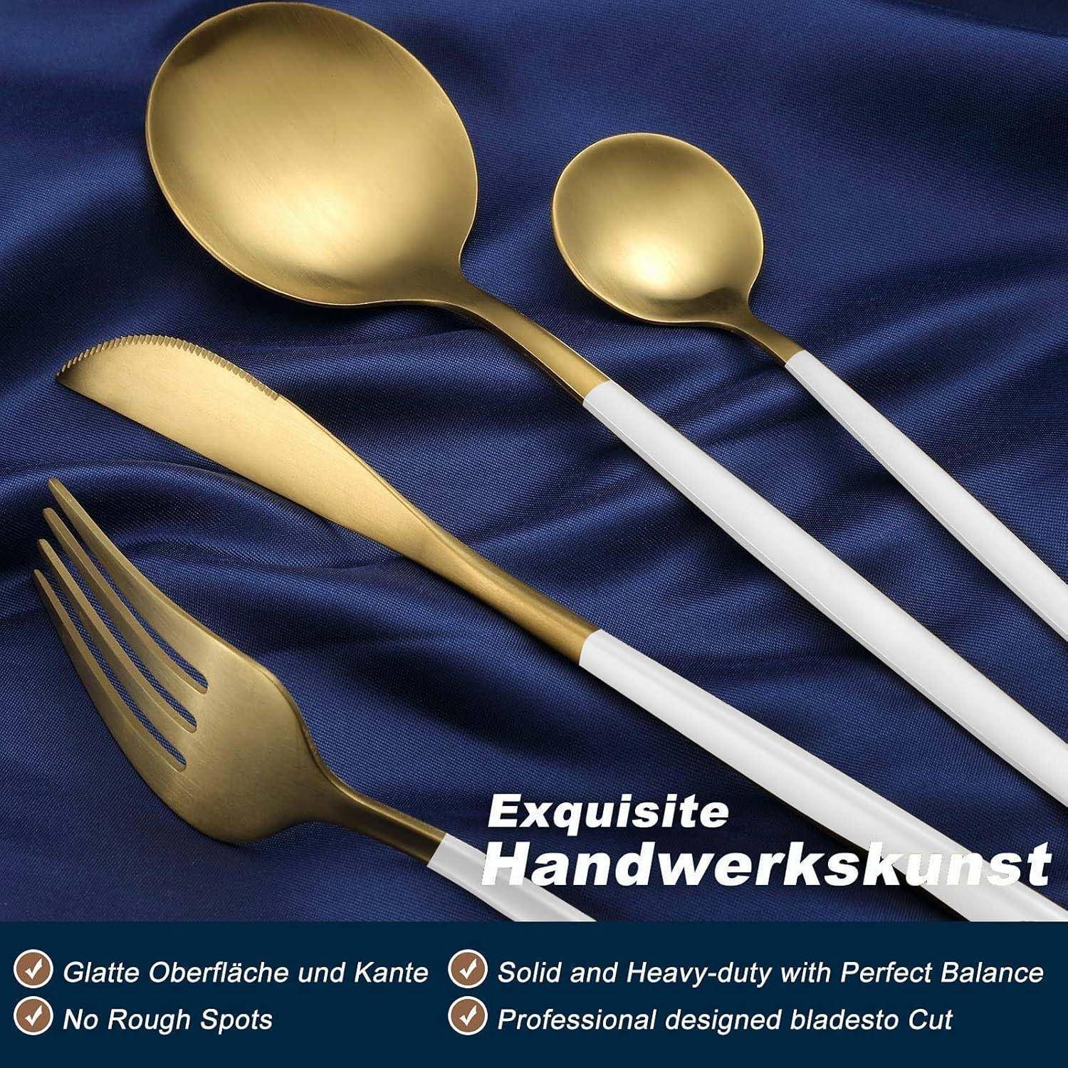 Set aus gold- und weißem Besteck auf einem dunkelblauen Tuch. Text lautet 'Exquisite Handwerkskunst' mit Merkmalen: 'Keine Unebenheiten', 'Robust und langlebig mit perfekter Balance'.