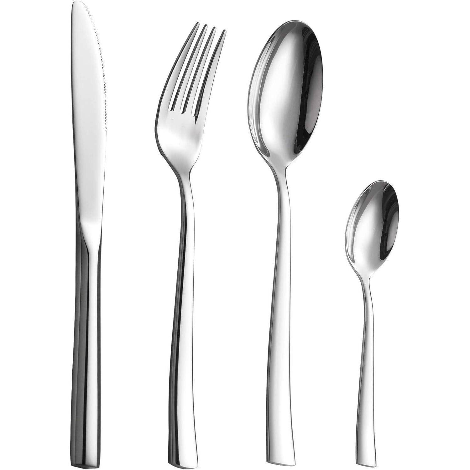 Ein Set glänzender Bestecke bestehend aus einem Messer, einer Gabel, einem Esslöffel und einem Teelöffel, auf einem schlichten weißen Hintergrund angeordnet.