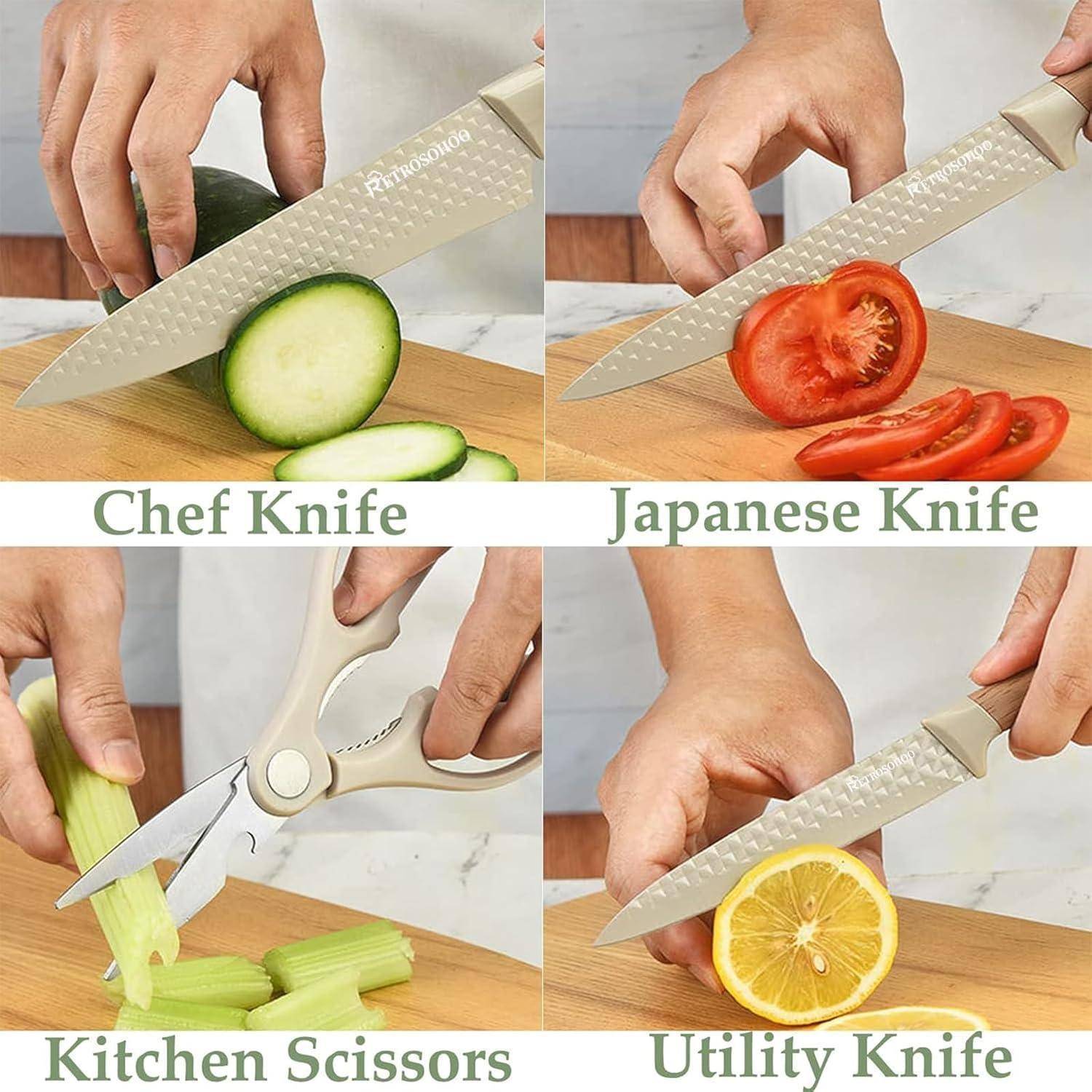 Kochmesser schneidet Gurke, Japanisches Messer schneidet Tomate, Küchenschere schneidet Sellerie, Universalmesser schneidet Zitrone.