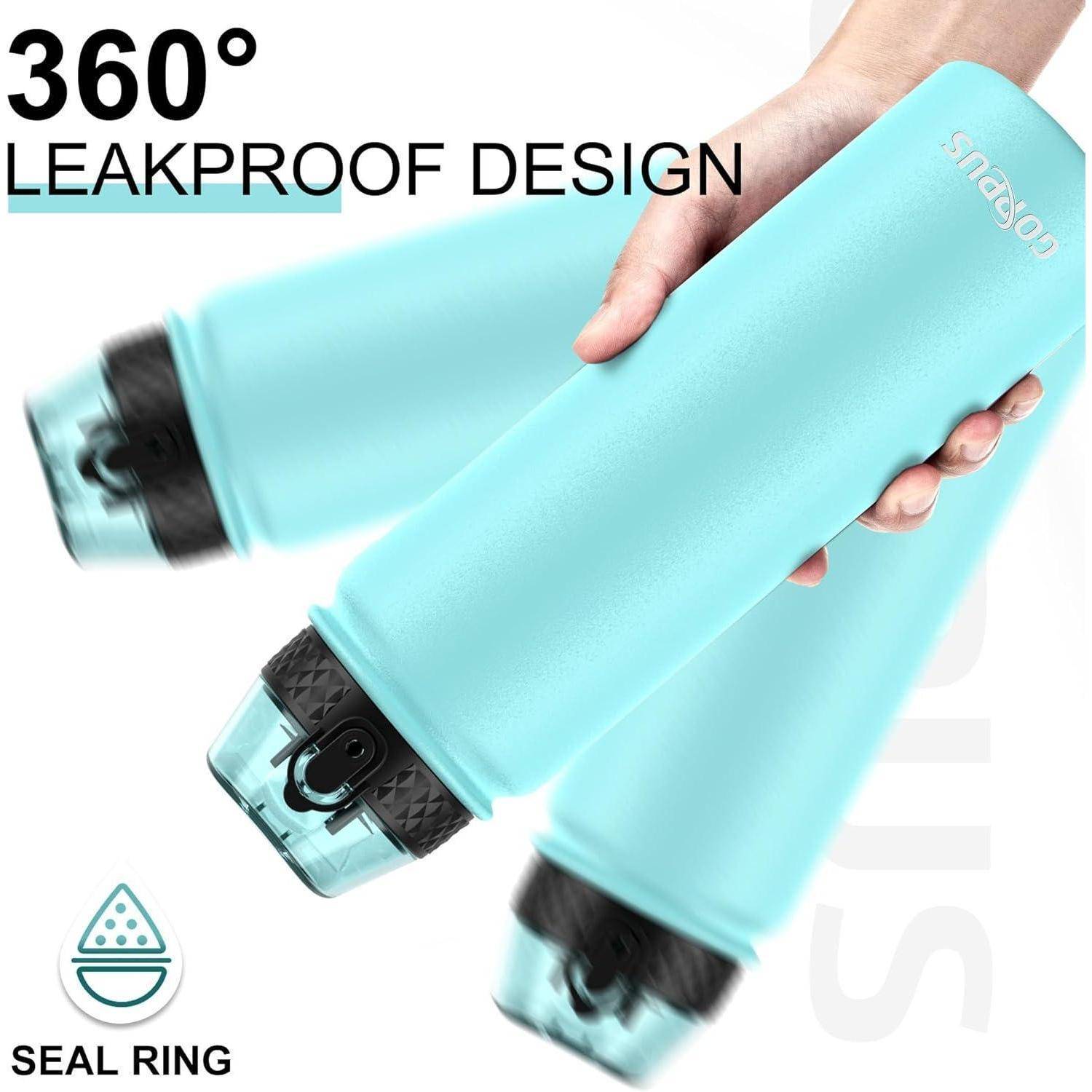 Drei hellblaue Wasserflaschen werden gezeigt, wobei ein '360° auslaufsicheres Design' betont wird. Eine Hand hält eine Flasche, wobei der Text 'Dichtungsring' das Feature hervorhebt.