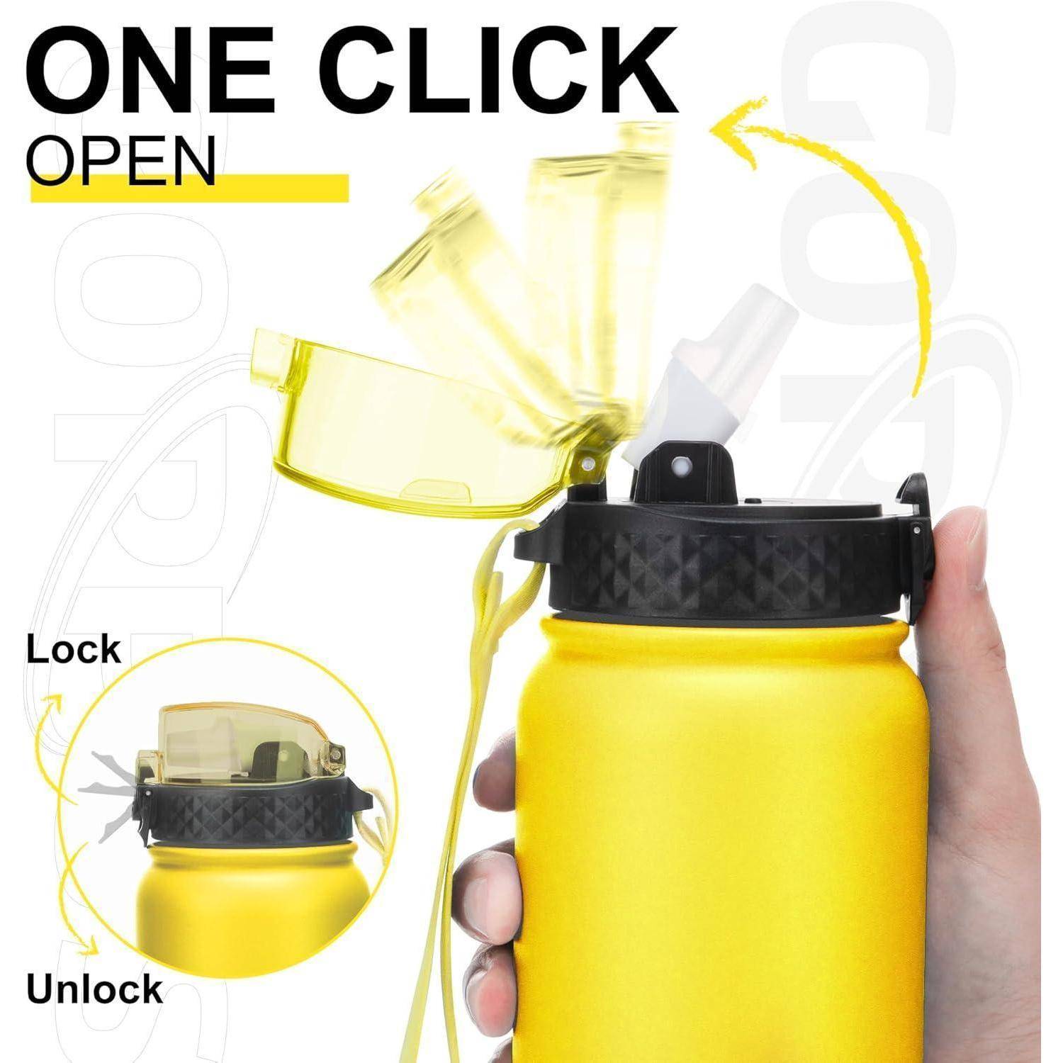 Gelbe Flasche mit einem 'One Click Open' Deckel, der die Verschluss- und Entriegelungspositionen veranschaulicht. Der Deckel lässt sich durch Drücken eines Knopfes aufklappen und verfügt über einen Ausguss.