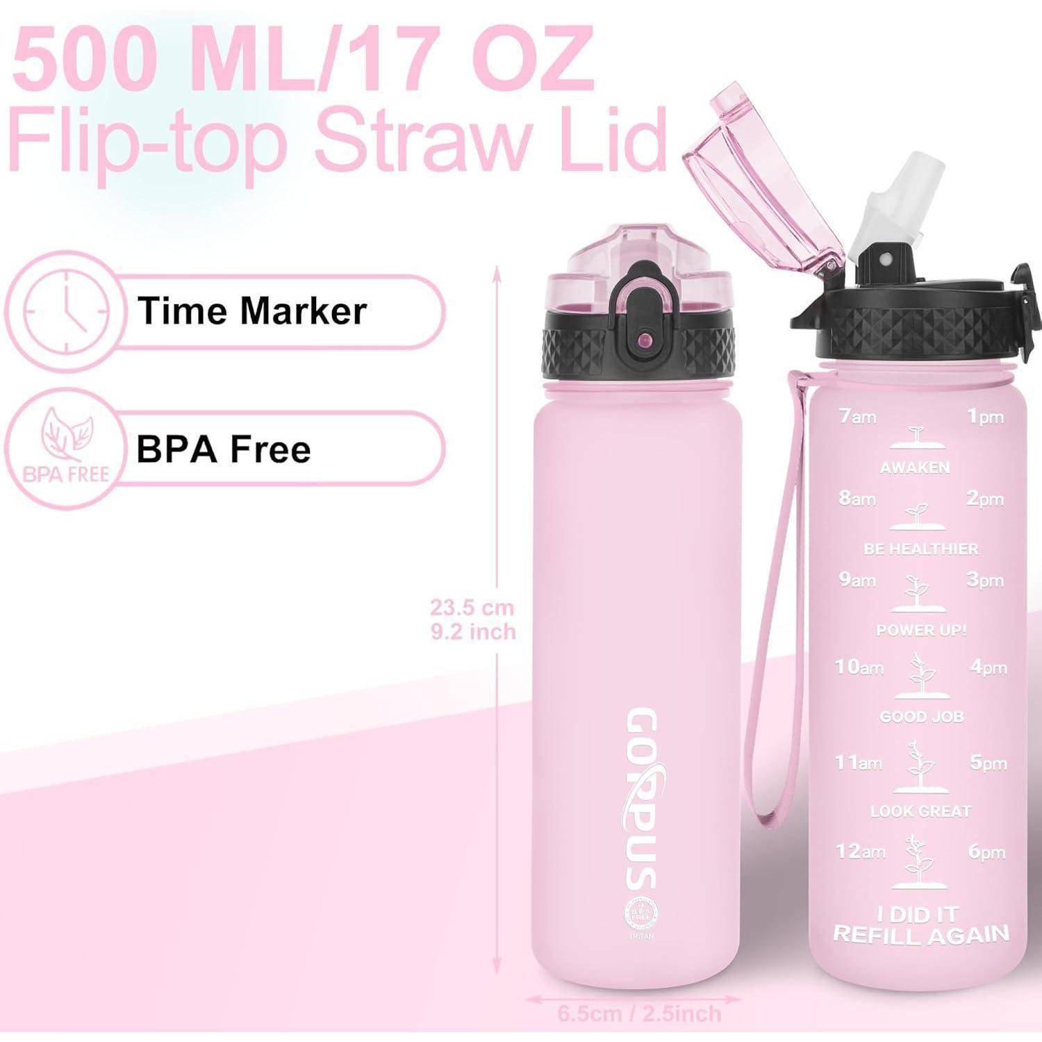 Zwei rosa Wasserflaschen mit Klappdeckel und Trinkhalm. Eine Flasche ist mit einer Zeitmarkierung von 8 Uhr bis 20 Uhr versehen und mit dem Aufdruck 'BPA-frei' gekennzeichnet. Fassungsvermögen: 500 ML/17 OZ.