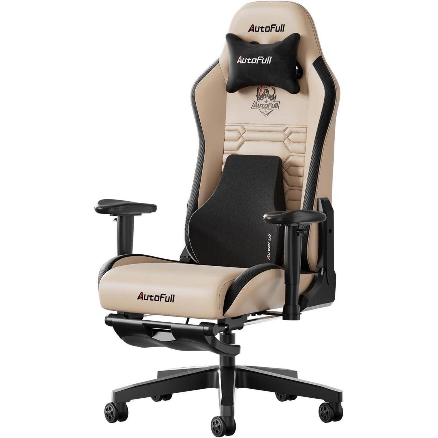 Ein beige-schwarzer Gaming-Stuhl mit verstellbaren Armlehnen, einer Lordosenstützkissen und 'AutoFull' Branding auf der Kopfstütze und dem Sitz.