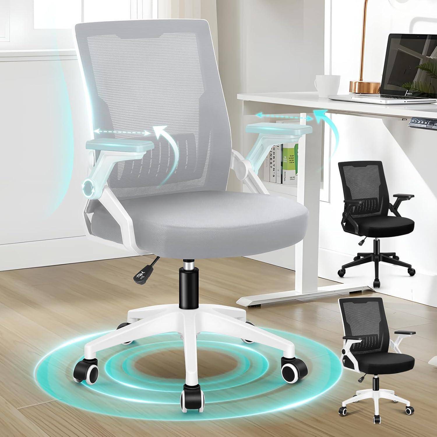 Ein ergonomischer Bürostuhl mit Netzrücken, verstellbaren Armlehnen, Drehgestell und Rollen, präsentiert in einem hellen, modernen Raum.
