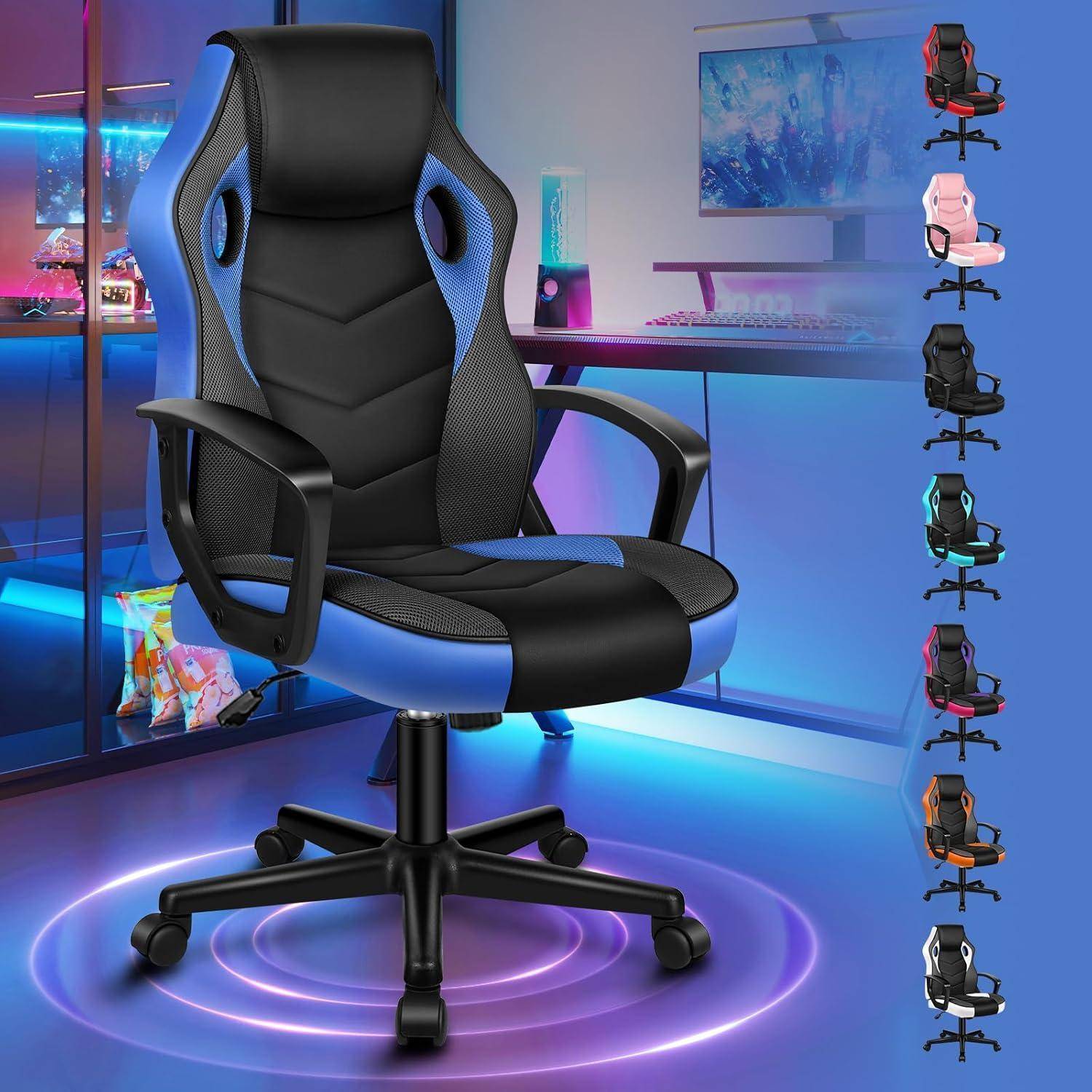 Ein Gaming-Stuhl mit schwarzer und blauer Polsterung wird prominent in einem technisch gestalteten Raum präsentiert. Mehrere Farboptionen sind an der Seite zu sehen.