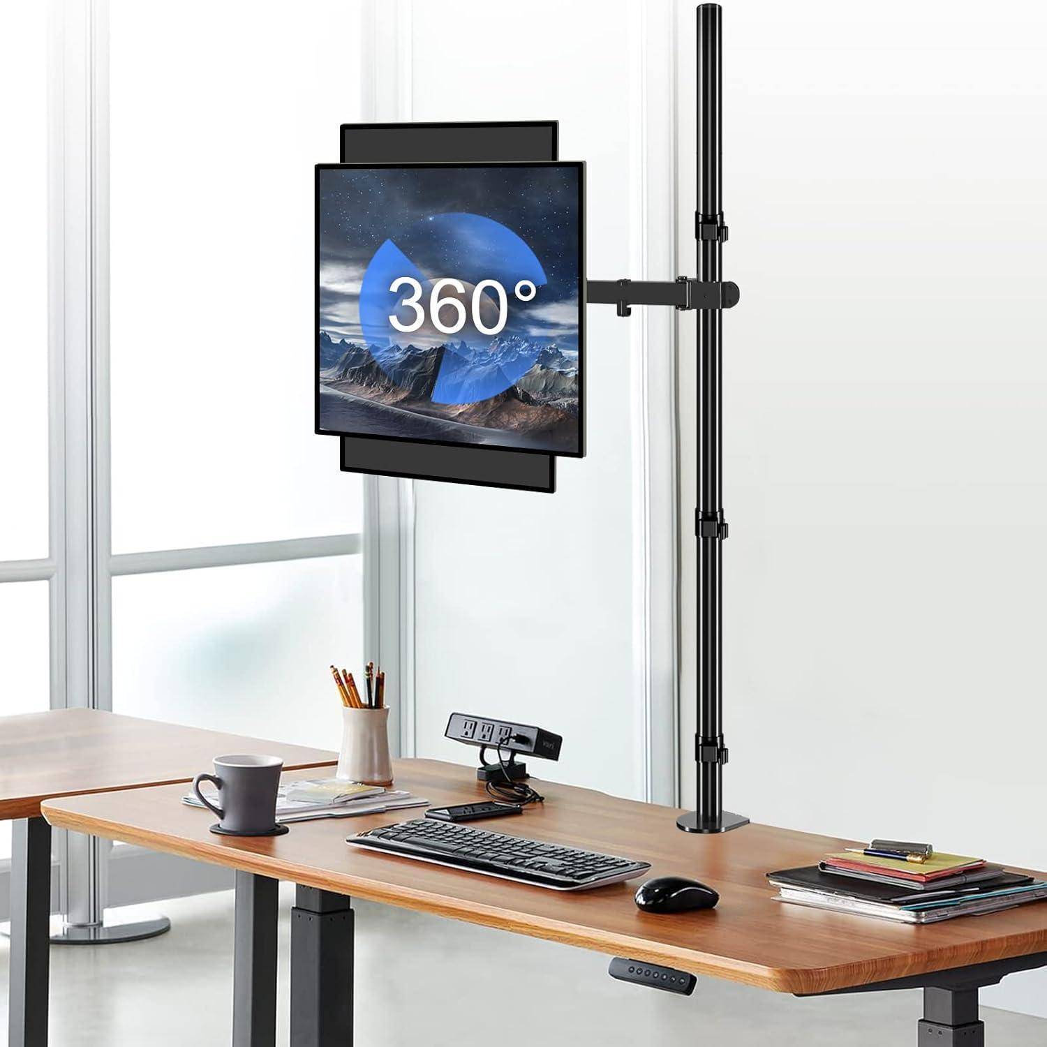 Ein Schreibtisch mit einem Computermonitor, der an einem verstellbaren Arm montiert ist und eine Naturszene mit der Beschriftung „360°