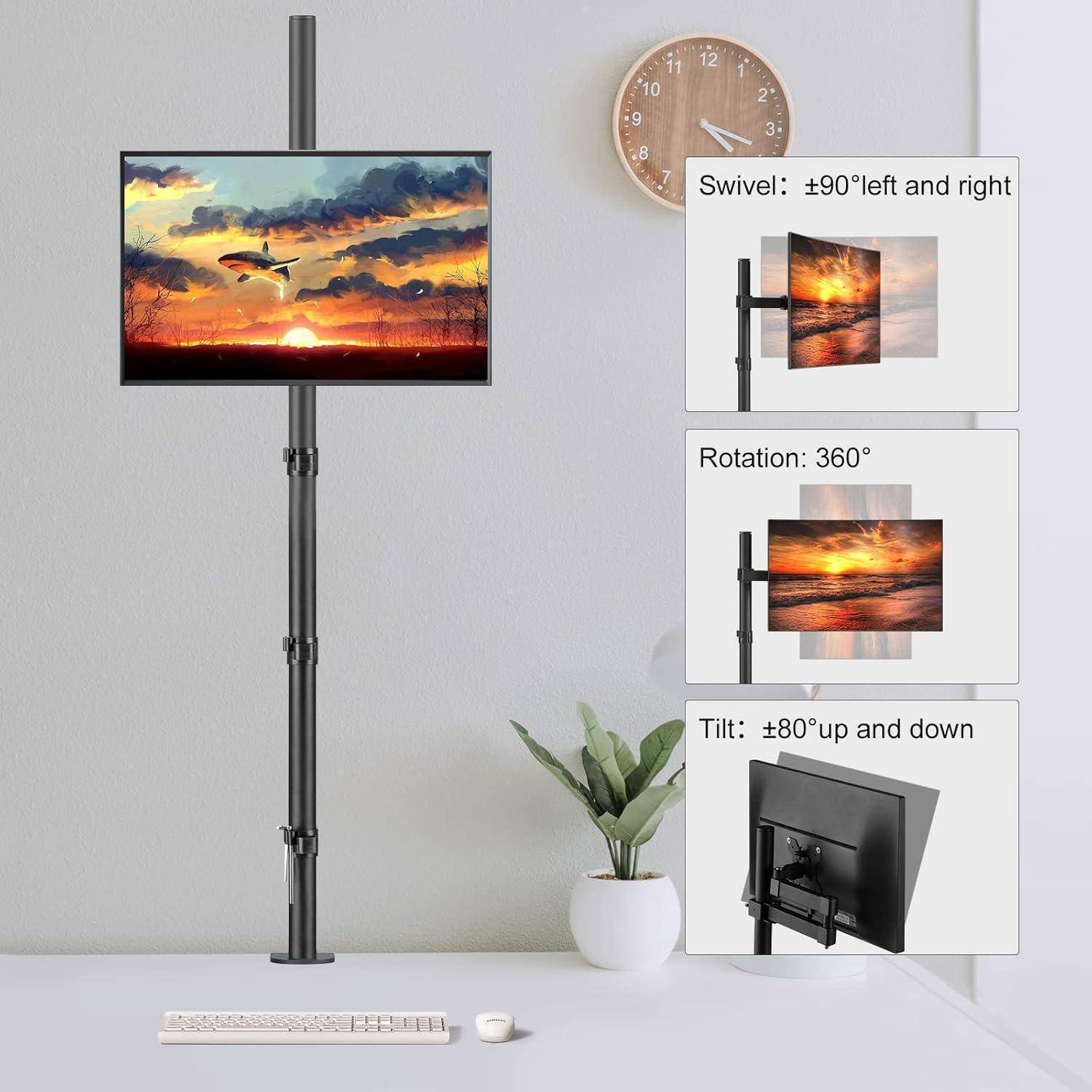 Ein Computermonitor auf einem Ständer zeigt ein Sonnenuntergangsbildschirmbild. Einblendungen zeigen Schwenk-, Dreh- und Neigungsfunktionen. Eine Uhr und eine Pflanze befinden sich in der Nähe.